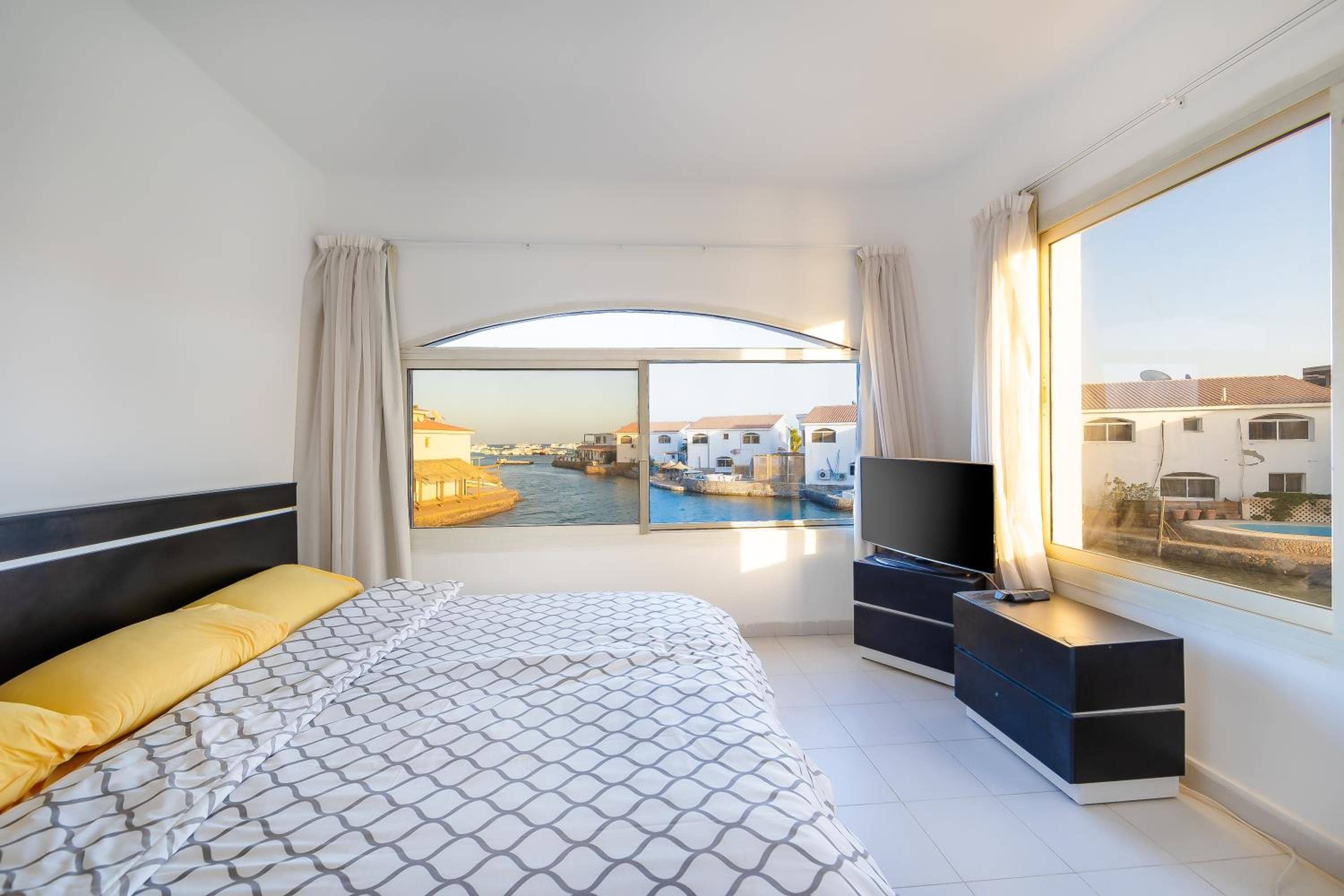 Aden Beach - Sea View room - أجانب فقط