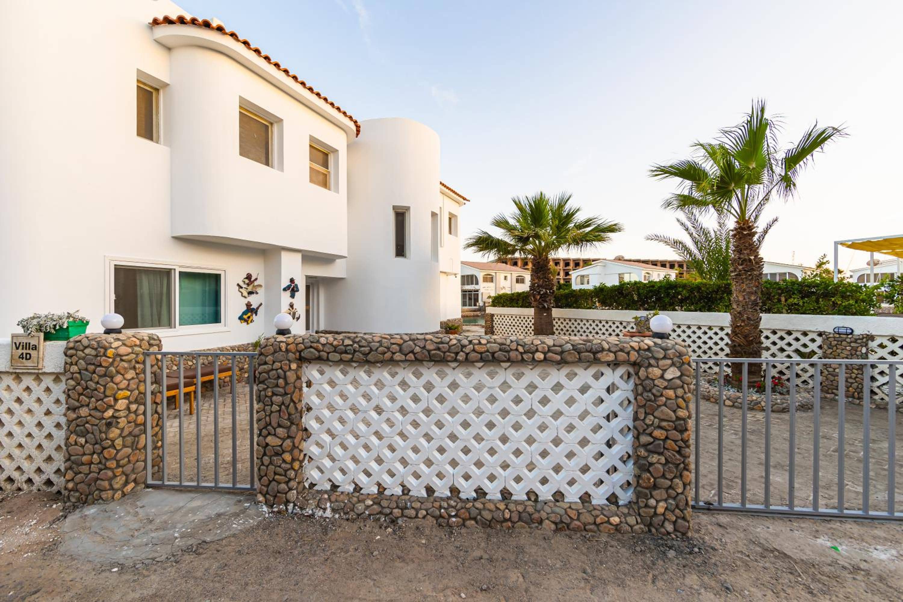 Aden Beach - Sea View room - أجانب فقط — 5