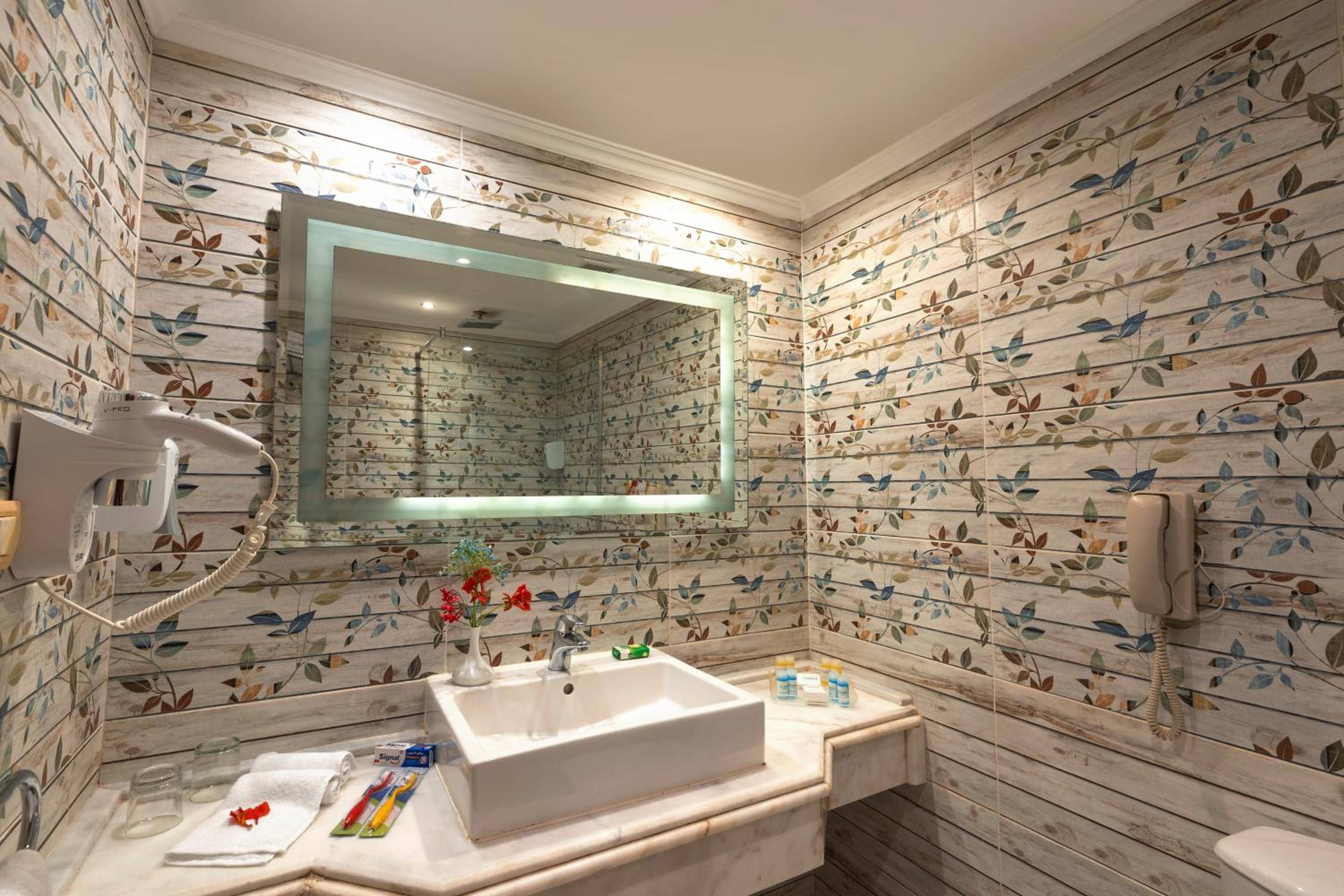 Amwaj Oyoun Resort — 5