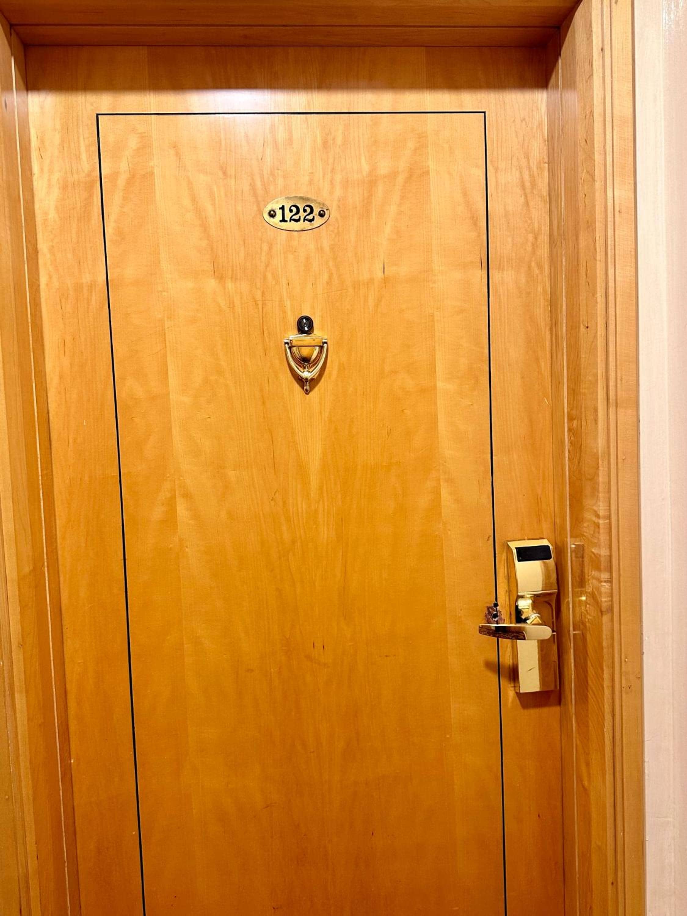 Top-Floor Gem & Heated Pool Walk to Attractions — 2