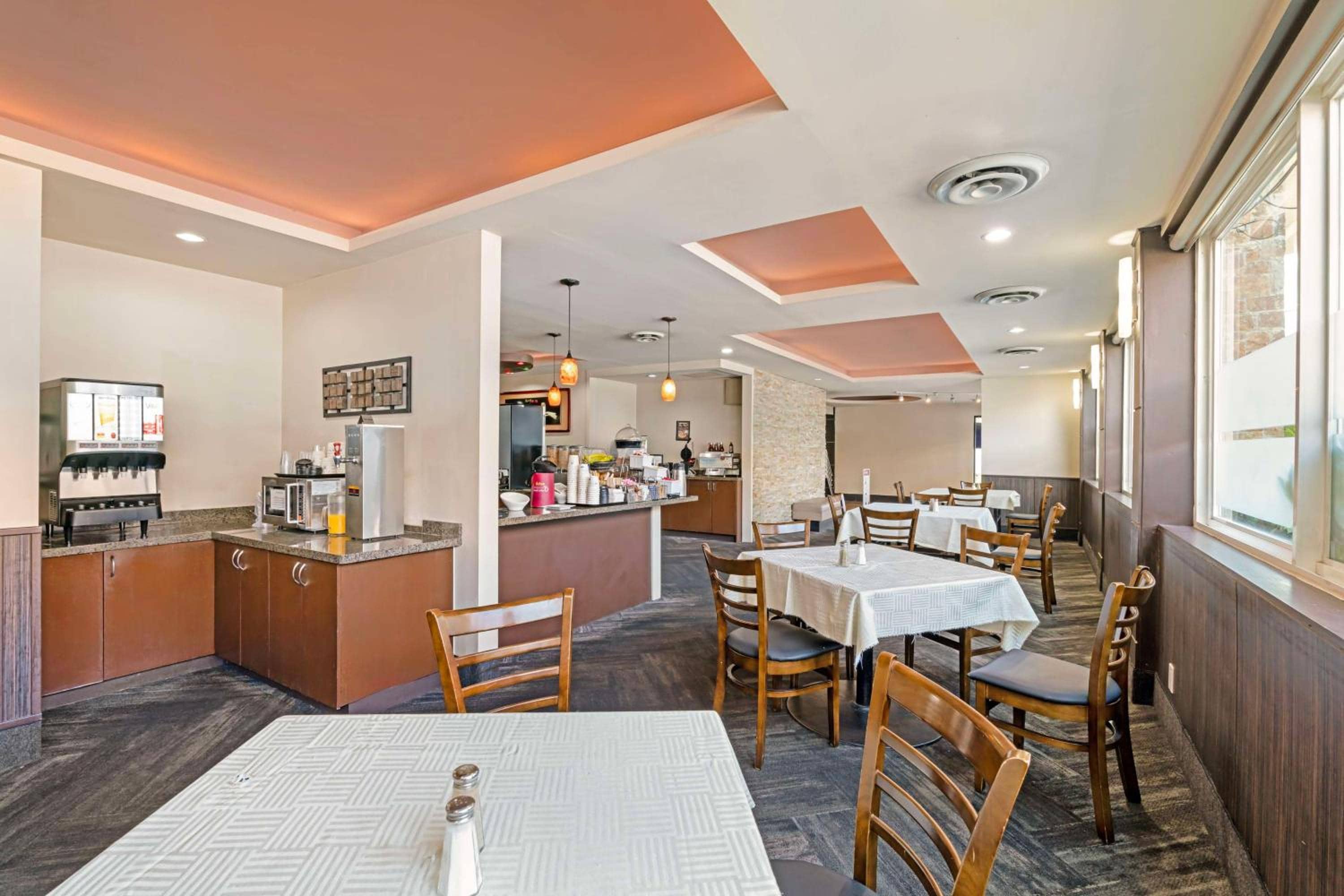 Best Western PLUS Burnaby Hotel — 3