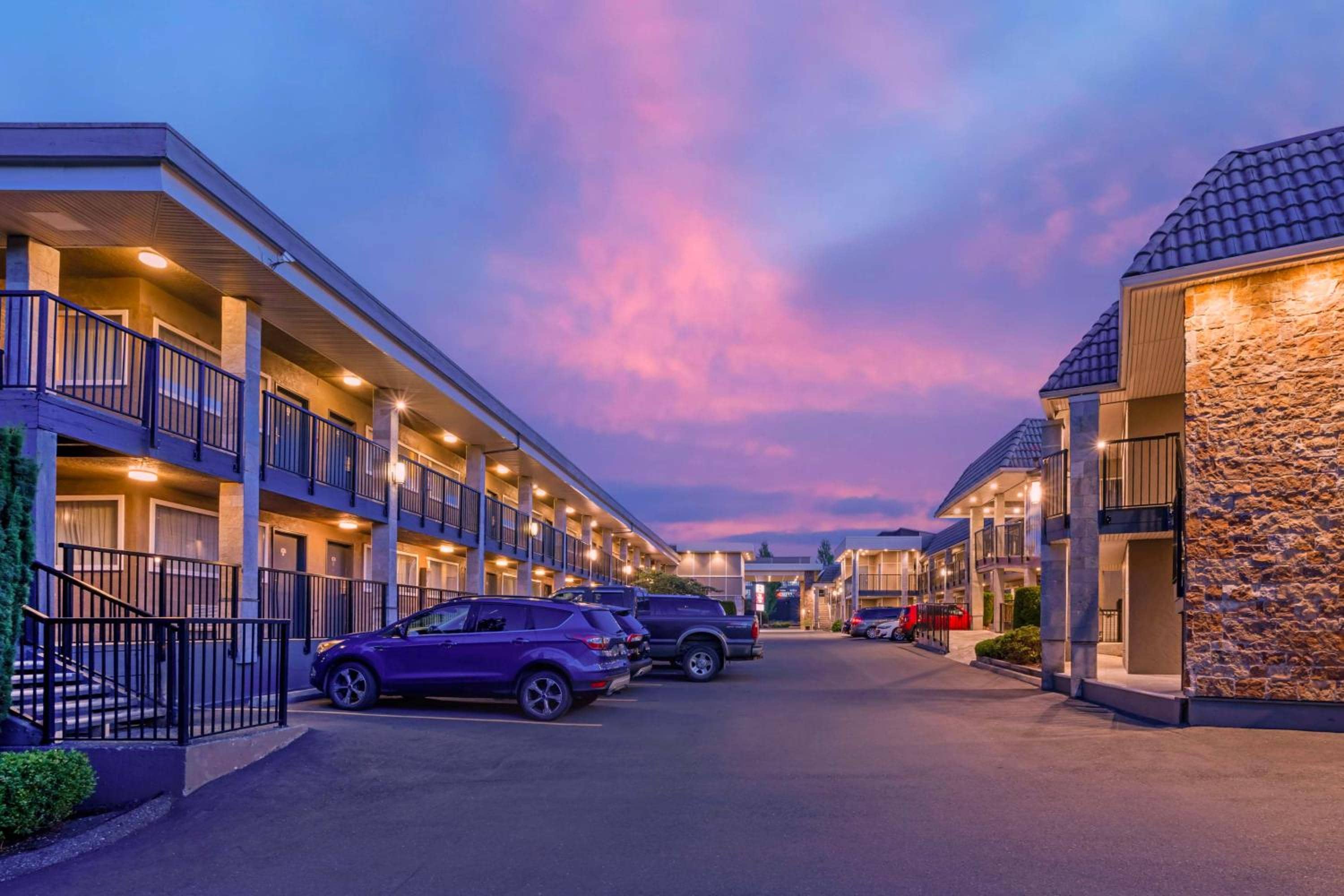 Best Western PLUS Burnaby Hotel — 4