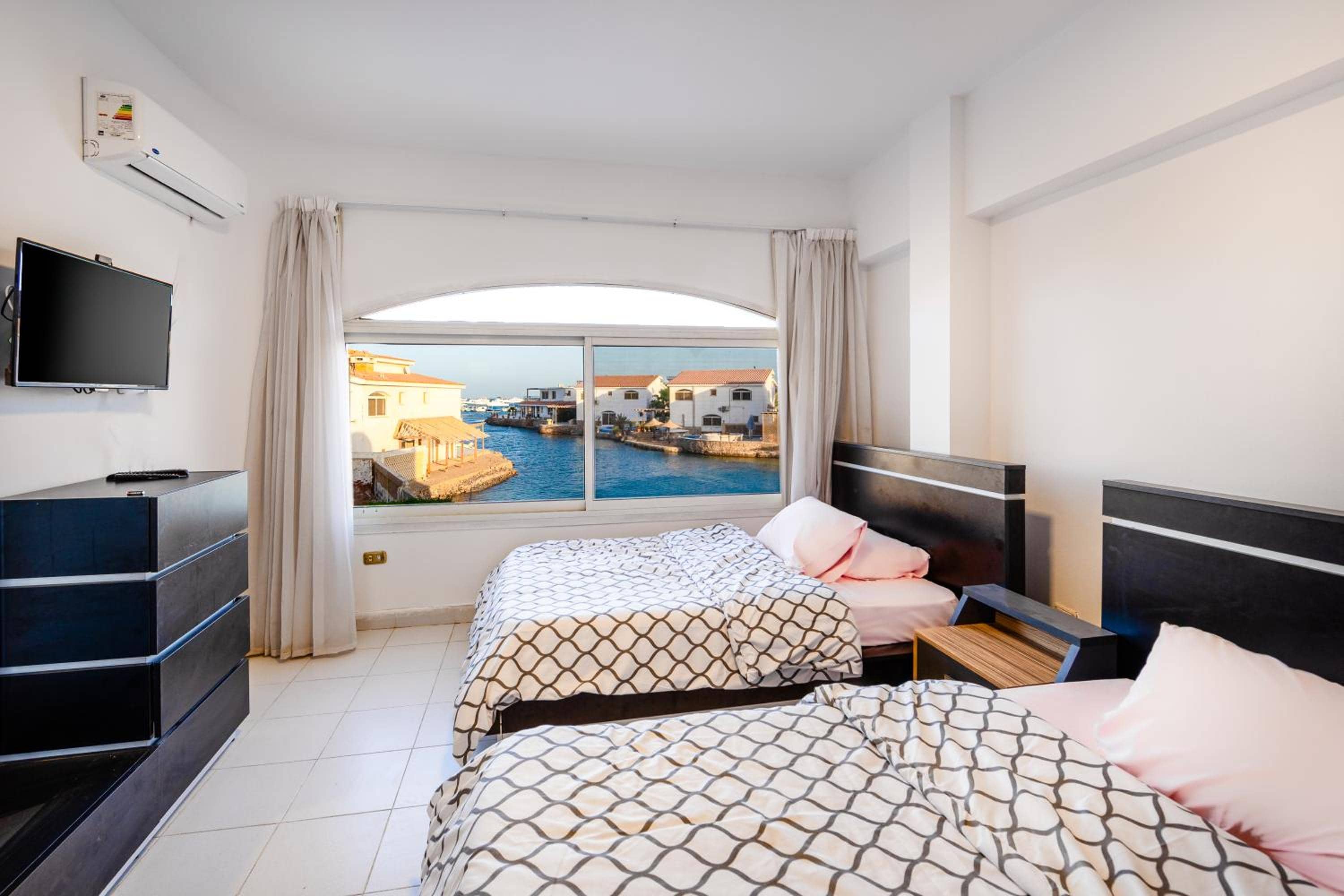 Aden Beach - Sea View room - أجانب فقط — 3
