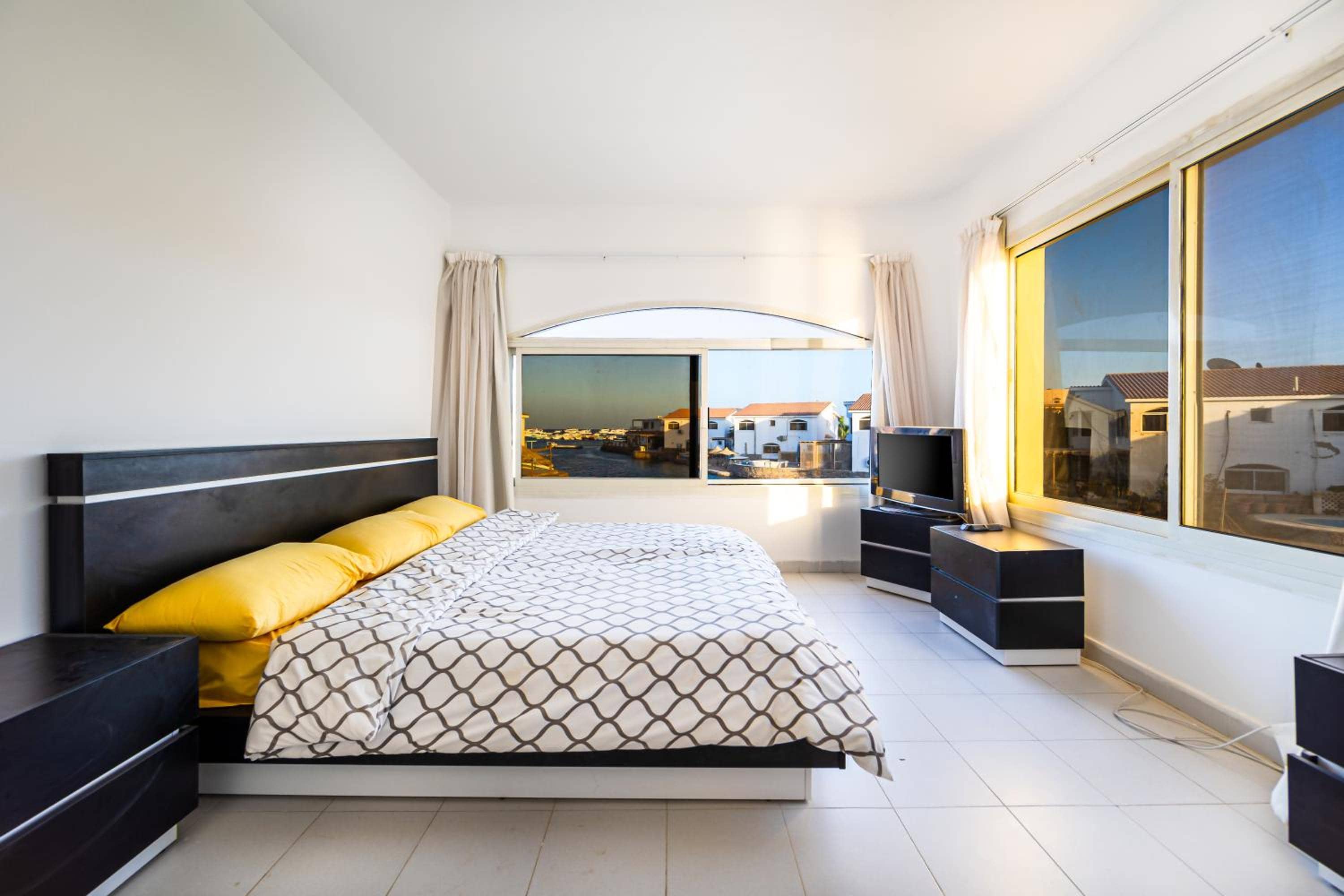 Aden Beach - Sea View room - أجانب فقط — 4