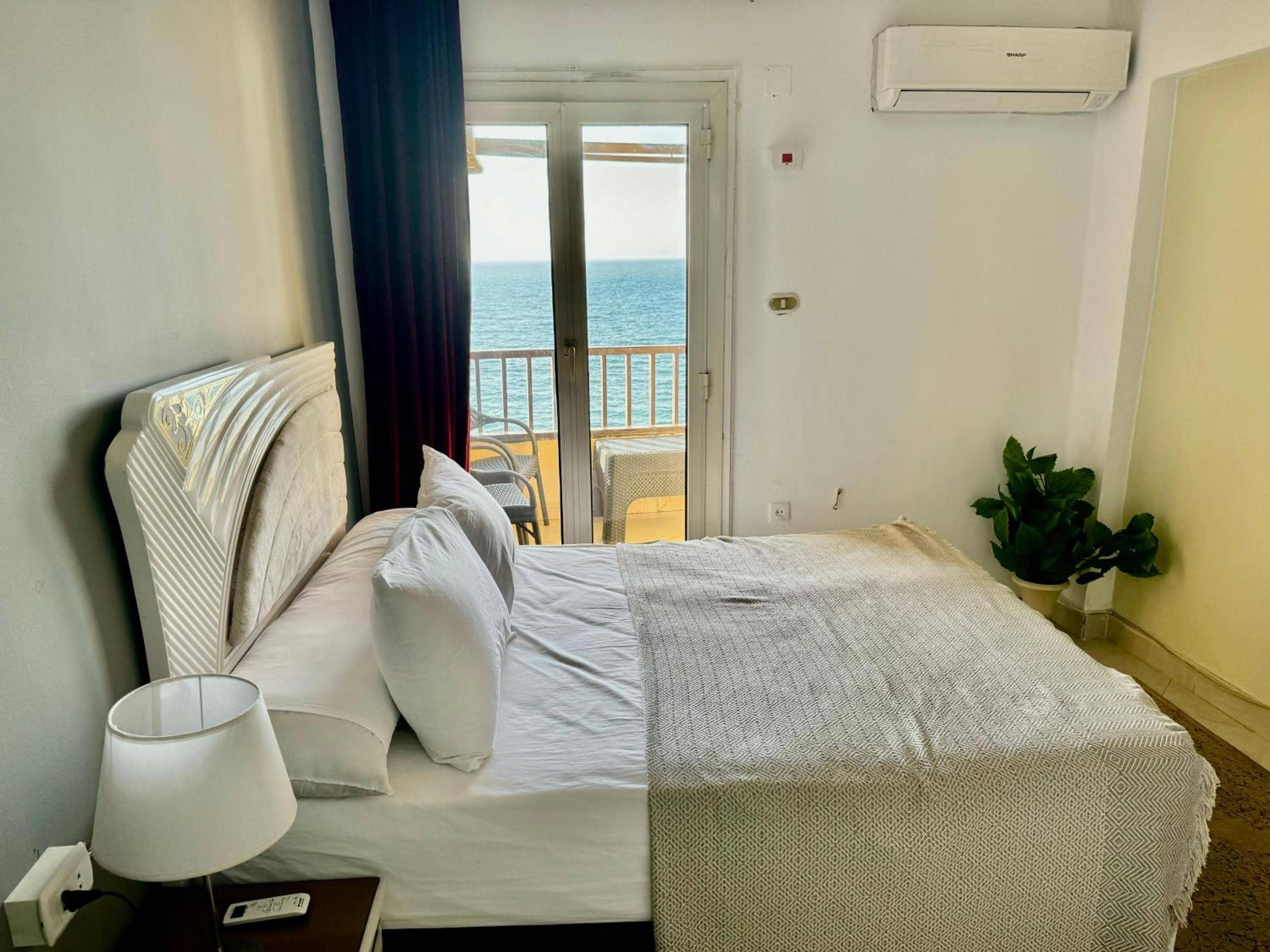 ALEX HOMES - Sporting Cozy Apartments with Direct Sea View