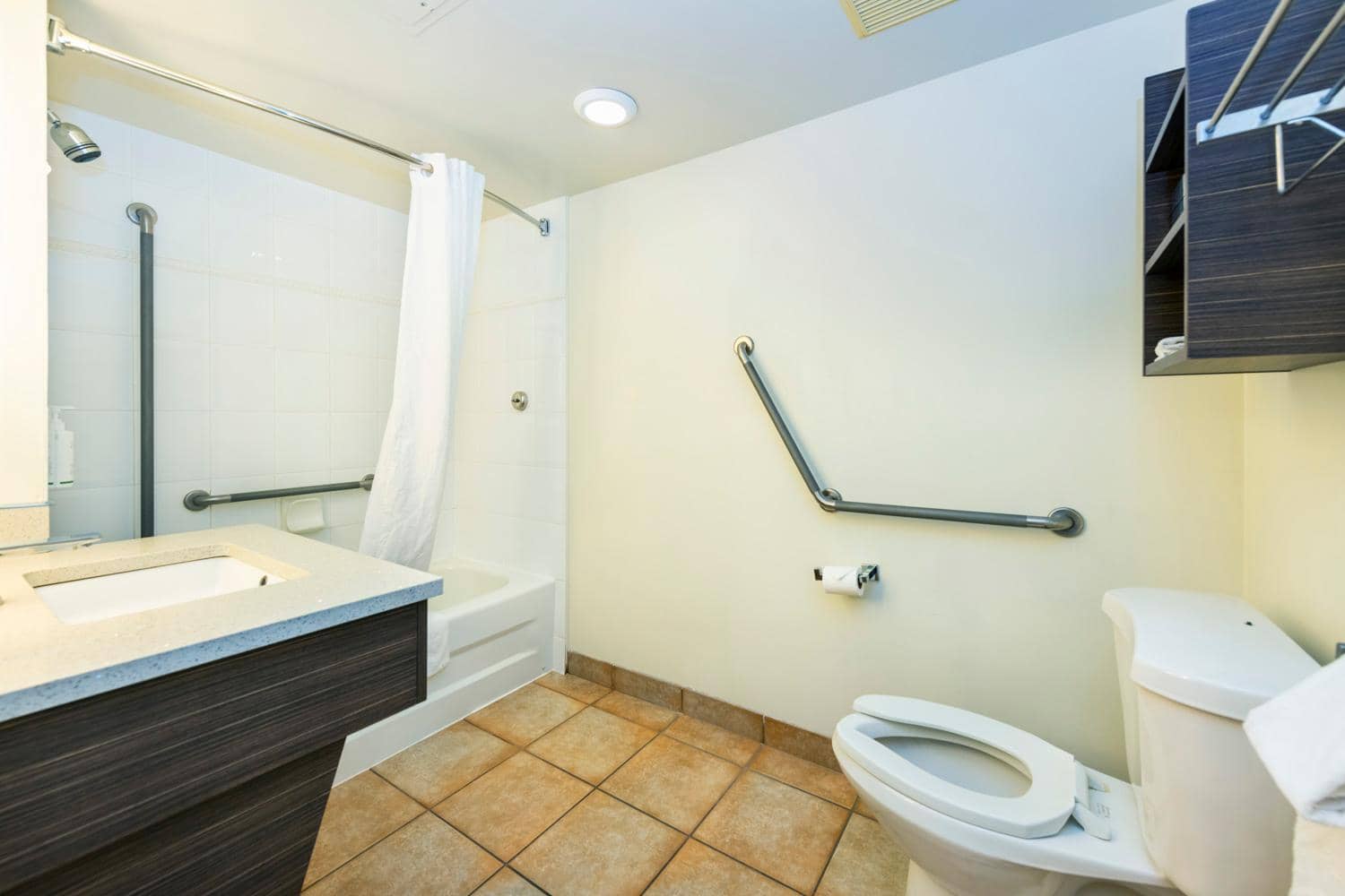 Grand Park Hotel & Suites Downtown Vancouver, an Ascend Collection Hotel — 4