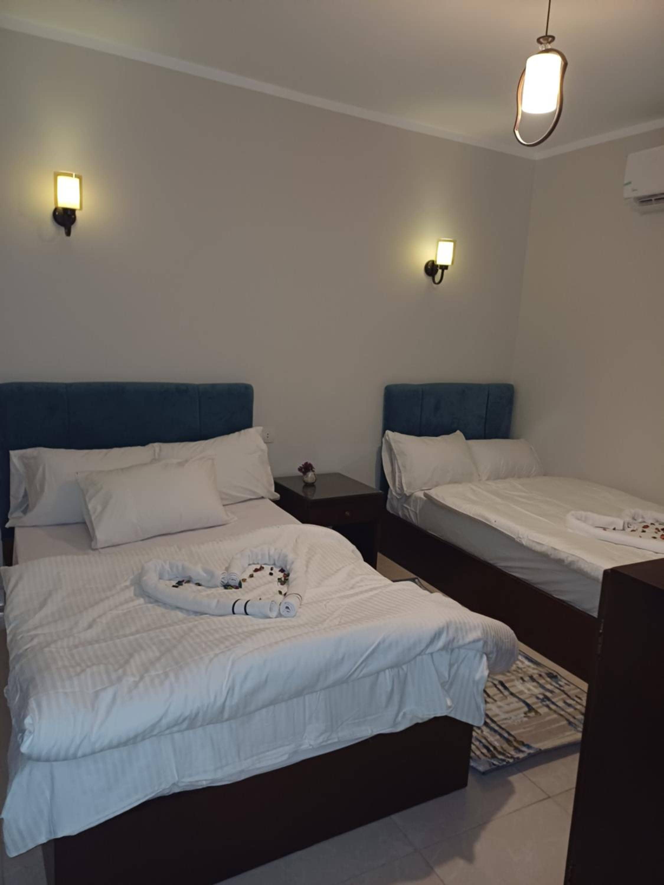 Pyramids Way Inn — 2