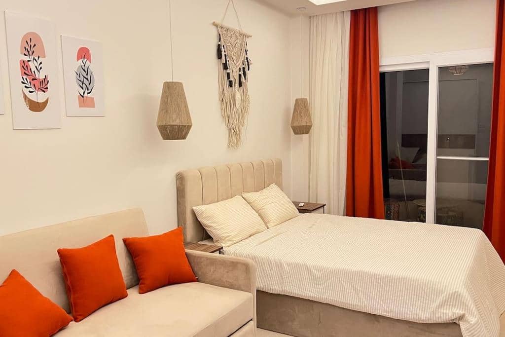 1BR Studio at Selena Bay, private Pools, walk to Beach