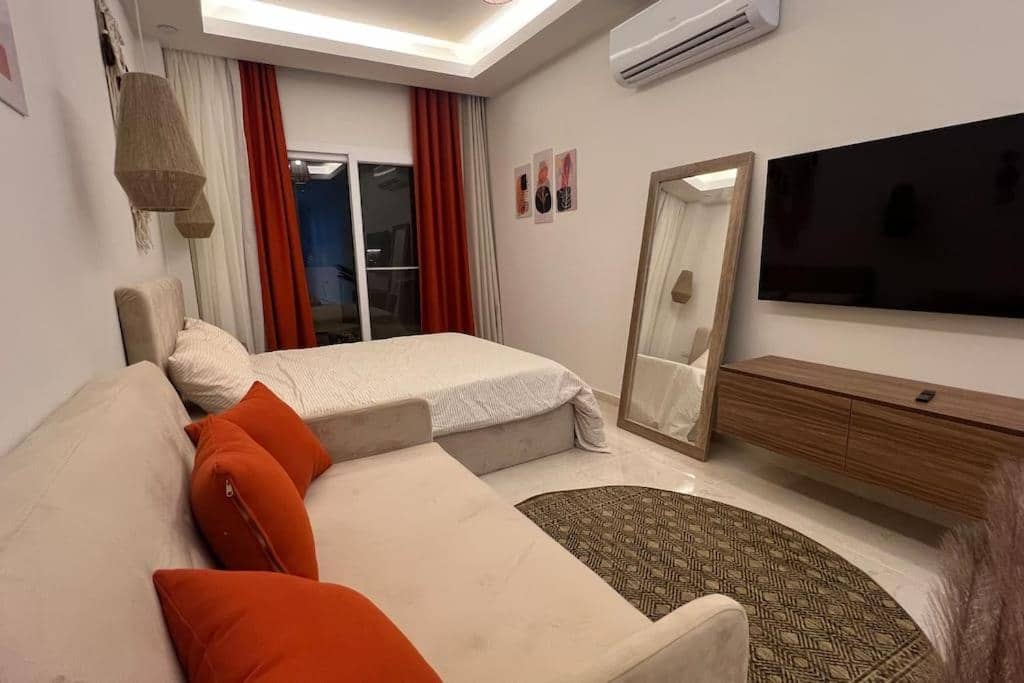 1BR Studio at Selena Bay, private Pools, walk to Beach — 2