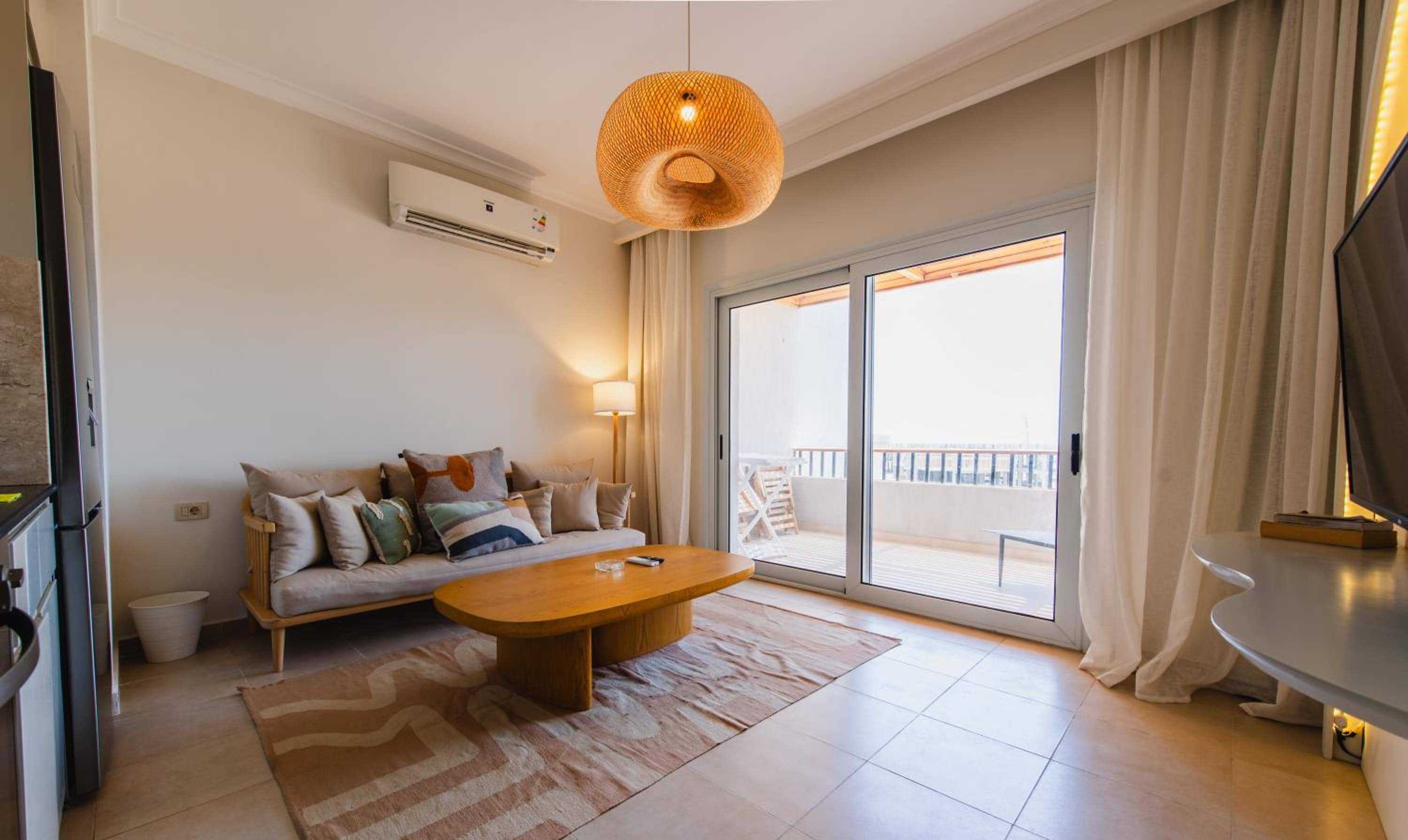 Luxury One Bedroom Apartment with Sea view in SomaBay — 3