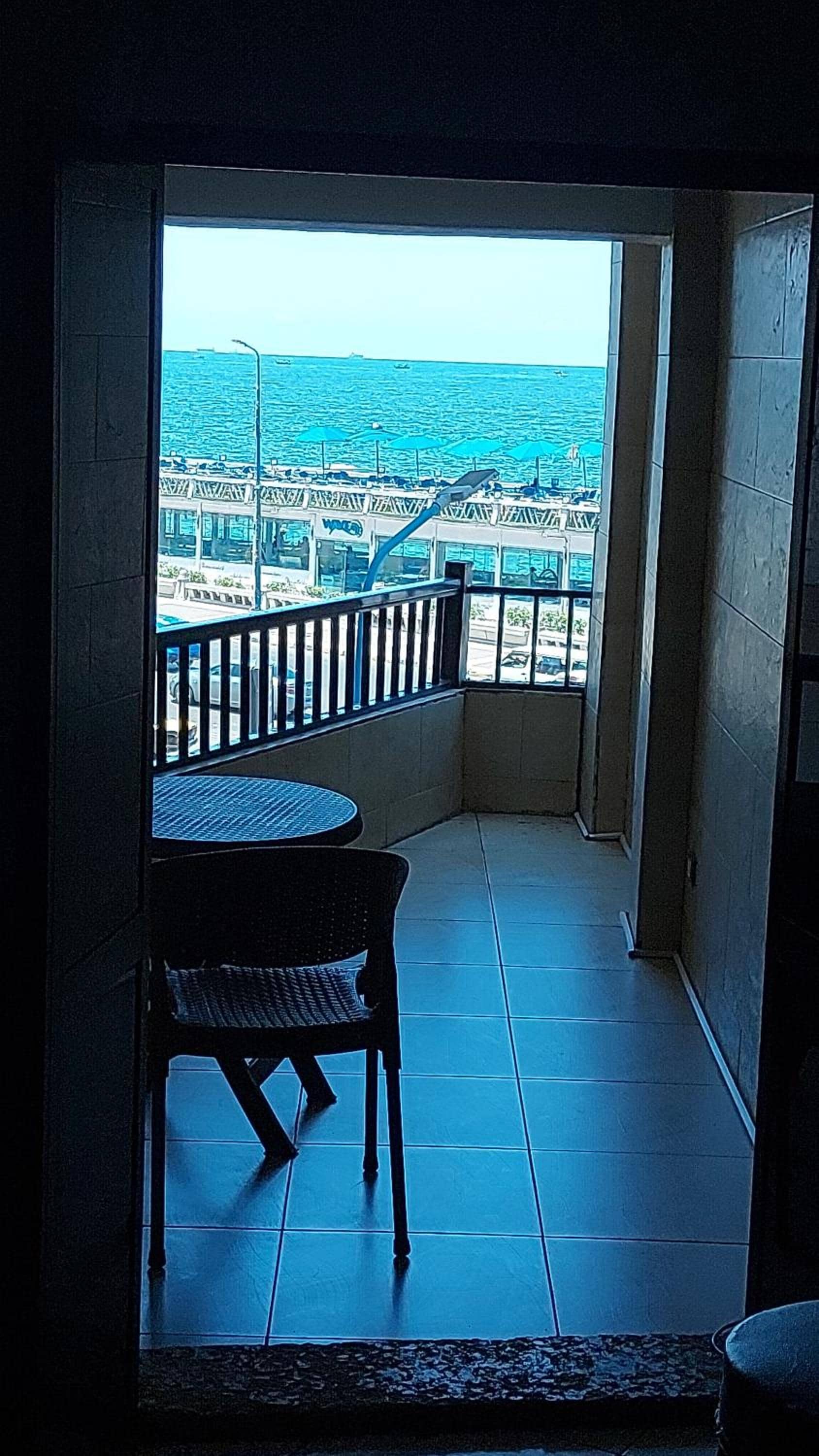 Alexandria Seaview studio — 2