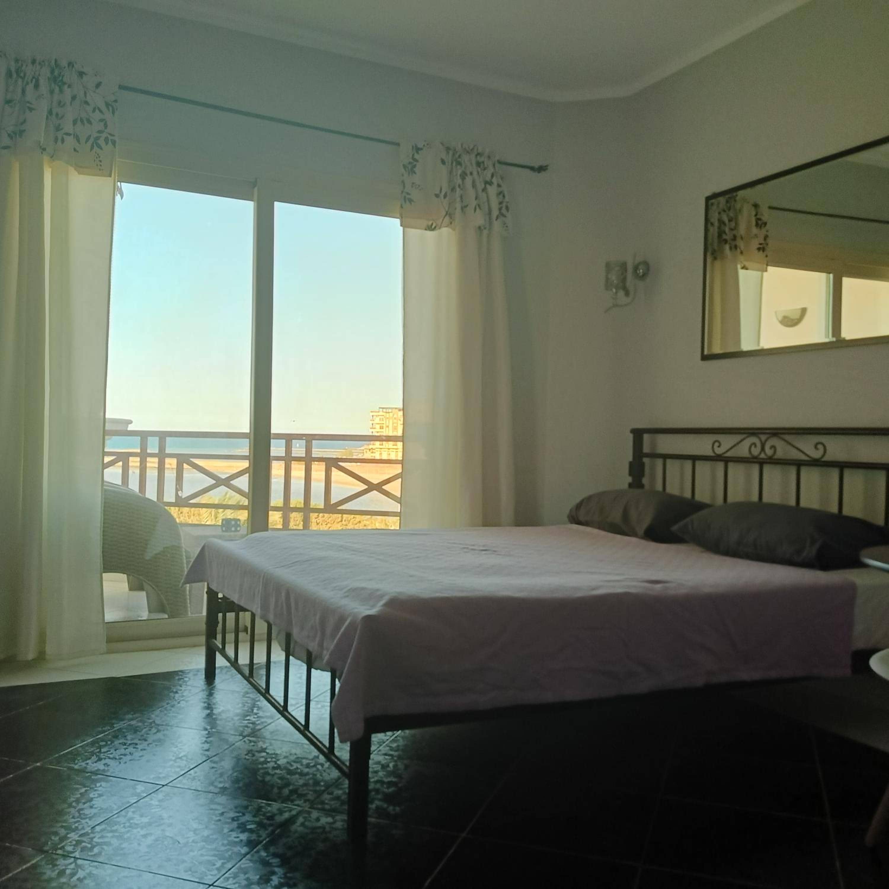 Tony's Privy Beds by Red Sea — 3
