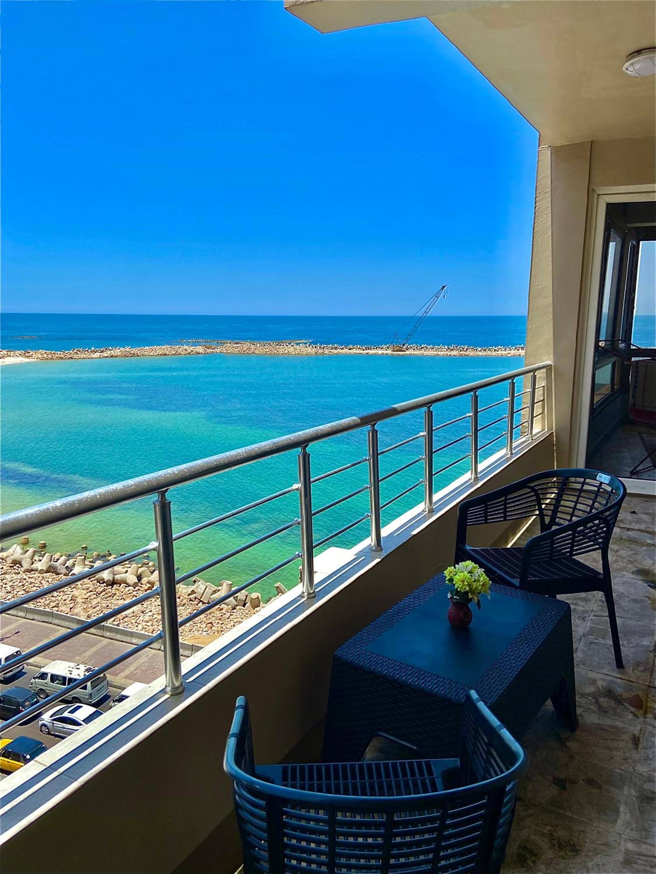 No AC - Vintage Modernized Sea View Apartment - بدون مكيف
