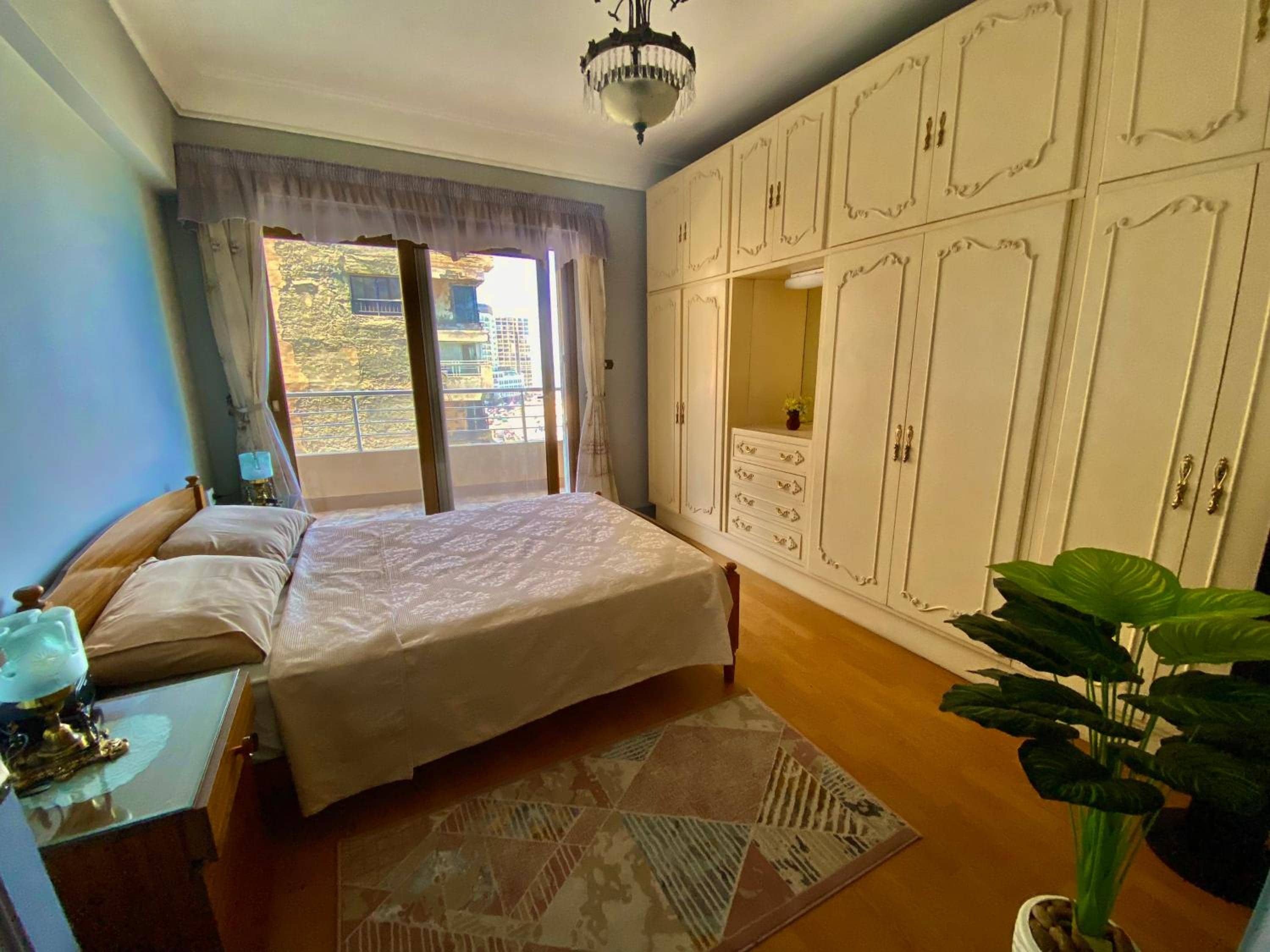 No AC - Vintage Modernized Sea View Apartment - بدون مكيف — 4