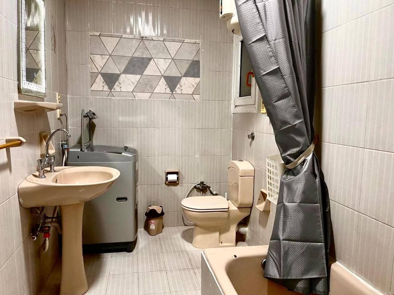 No AC - Vintage Modernized Sea View Apartment - بدون مكيف — 3