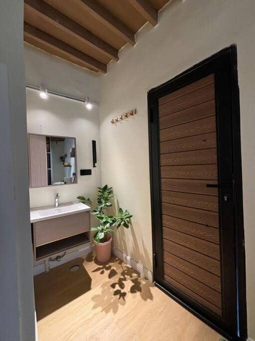 Warm Room — 4