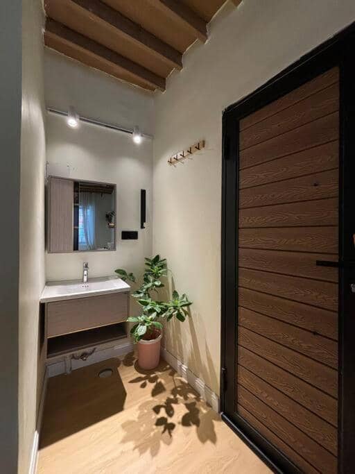 Warm Room — 5