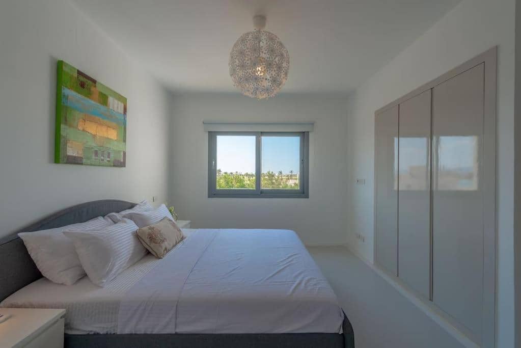 Elegant 3BR on Swan Lake Crystal Lagoon at Elgouna Families Only — 2