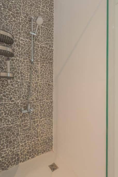 Elegant 3BR on Swan Lake Crystal Lagoon at Elgouna Families Only — 5