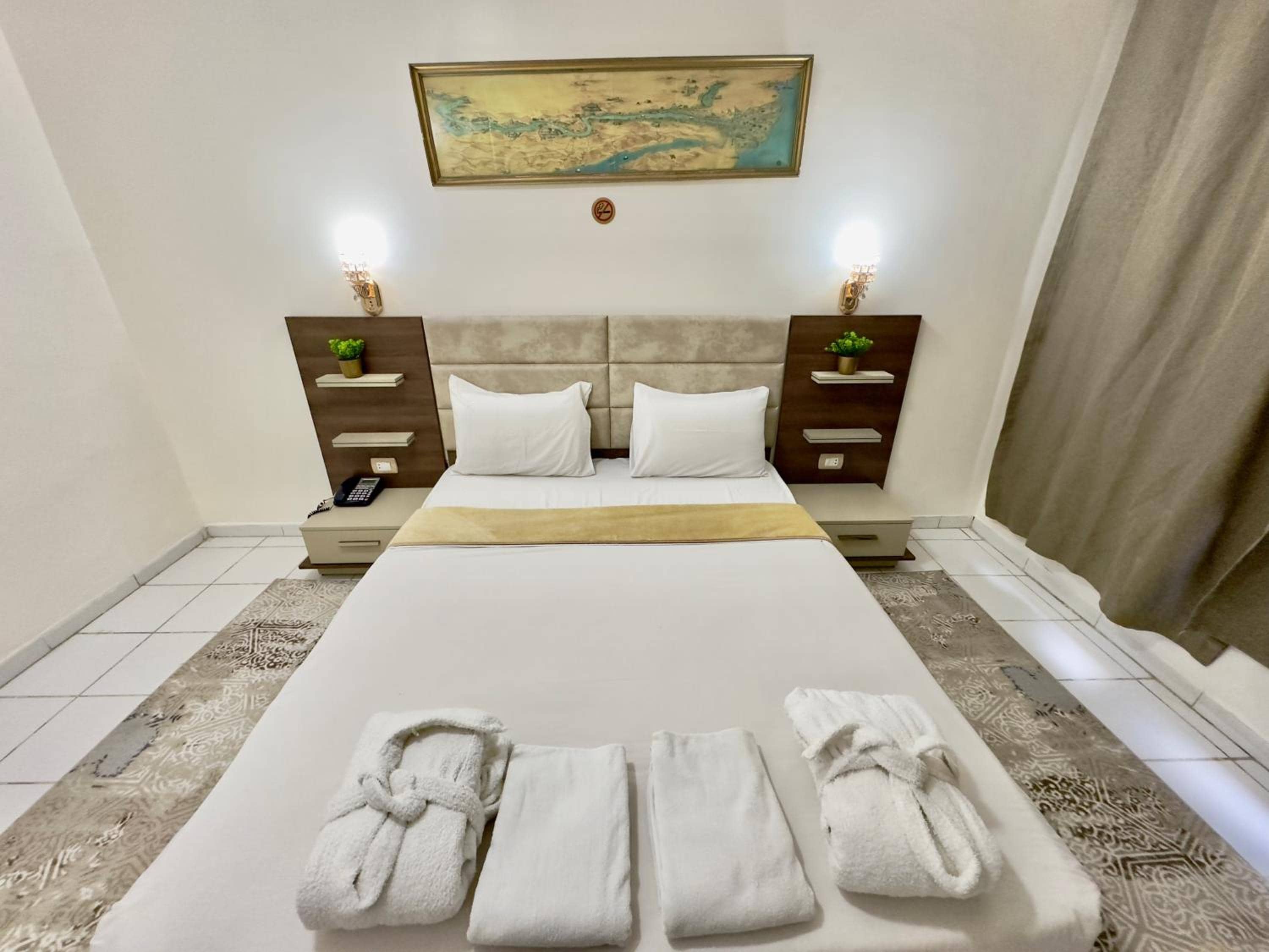 Gaddis Hotel, Suites and Apartments — 5