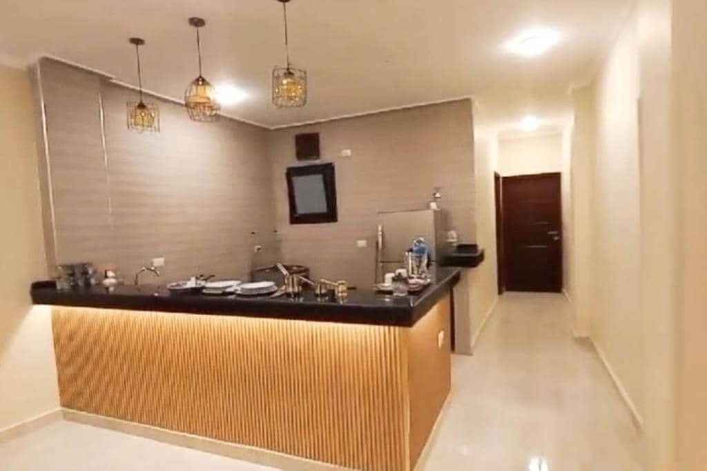 Sunny Nile Cosy apartment, 20 min airport — 3