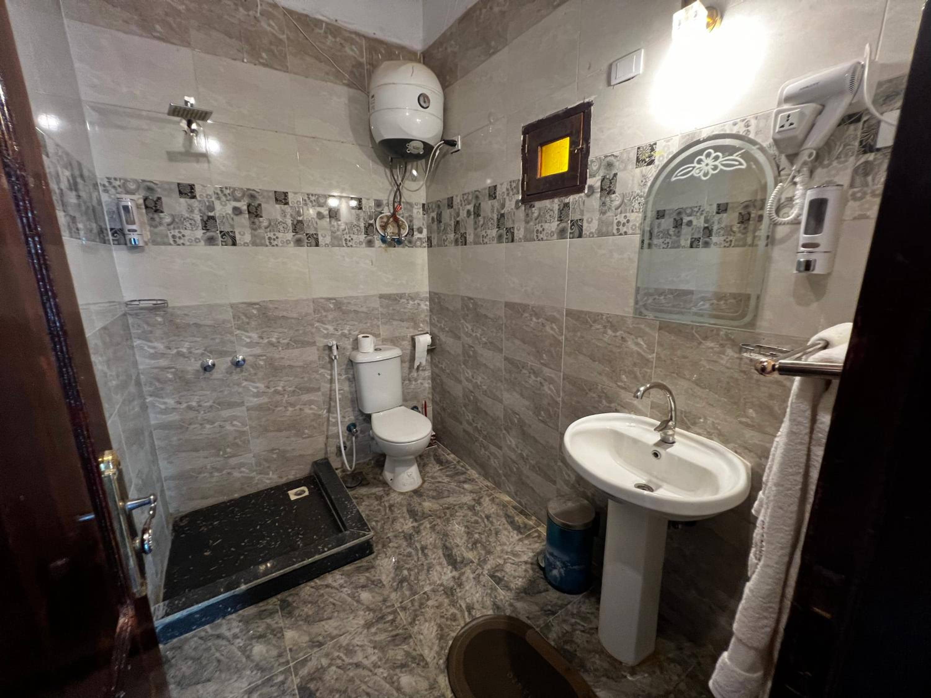 Essi ka Guest house — 2