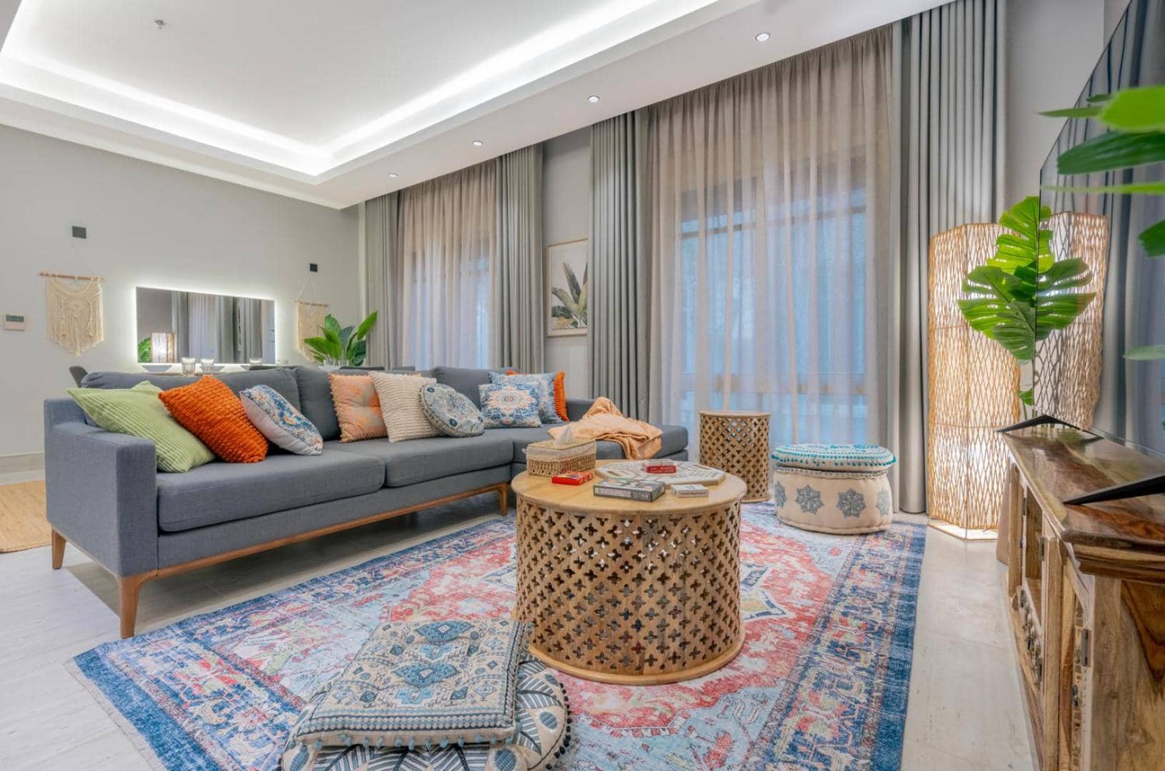 Layali Properties - Vibrant Boho 3BR Apt - Convention and Exhibition Center — 2