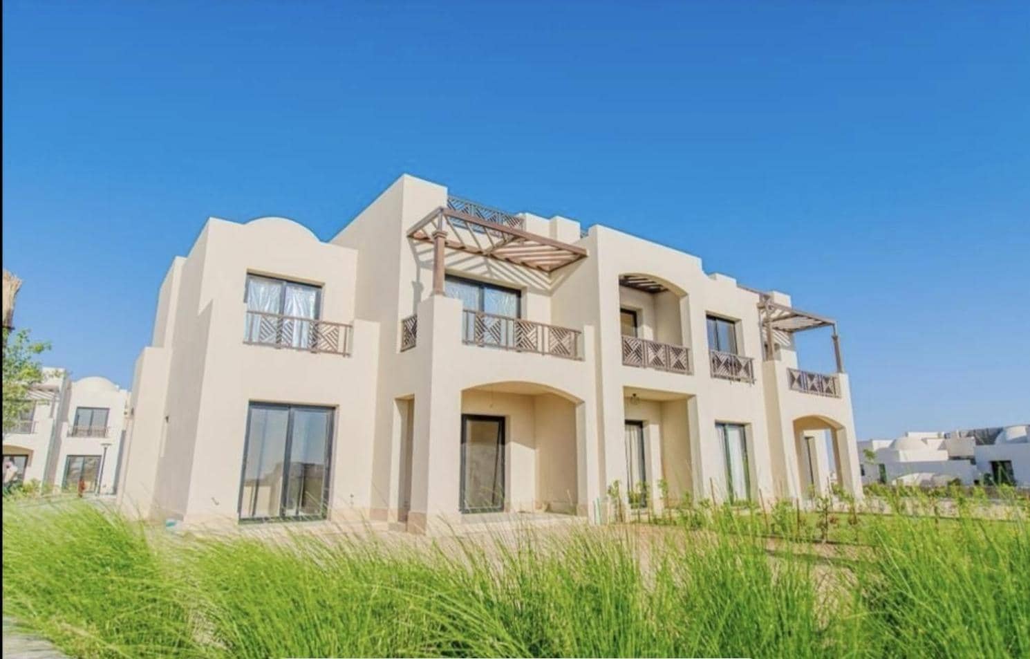 Makadi home lake view & garden