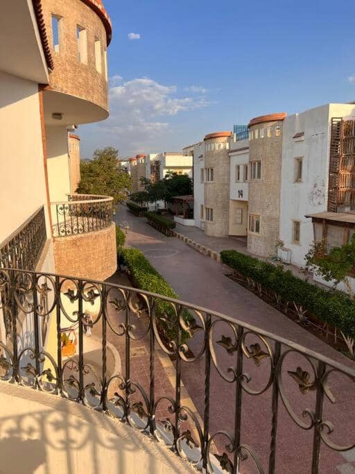 Amazing 2-Bed private Apartment with shared pools — 2