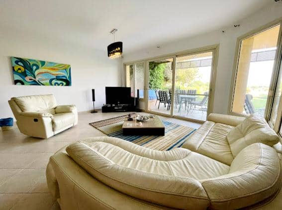 Spacious Villa lake view 6 Bedrooms Einbay Resort — 5