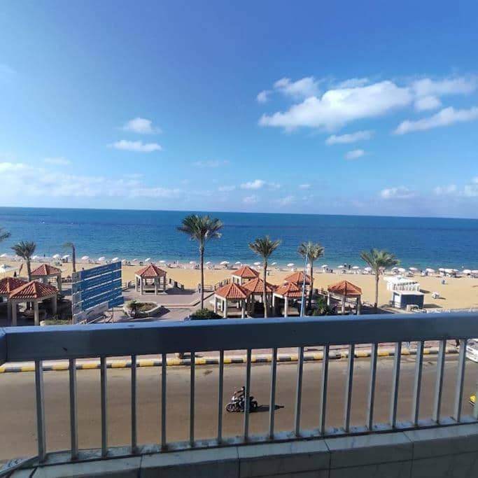 2 Bed rooms sea view