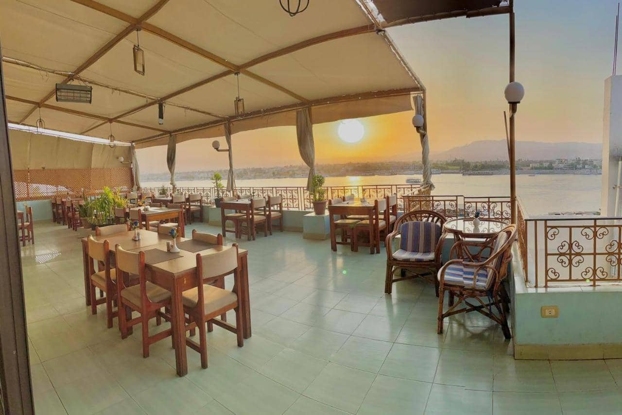 Merry Land Hotel & Roof Top Nile Restaurant Luxor — 2
