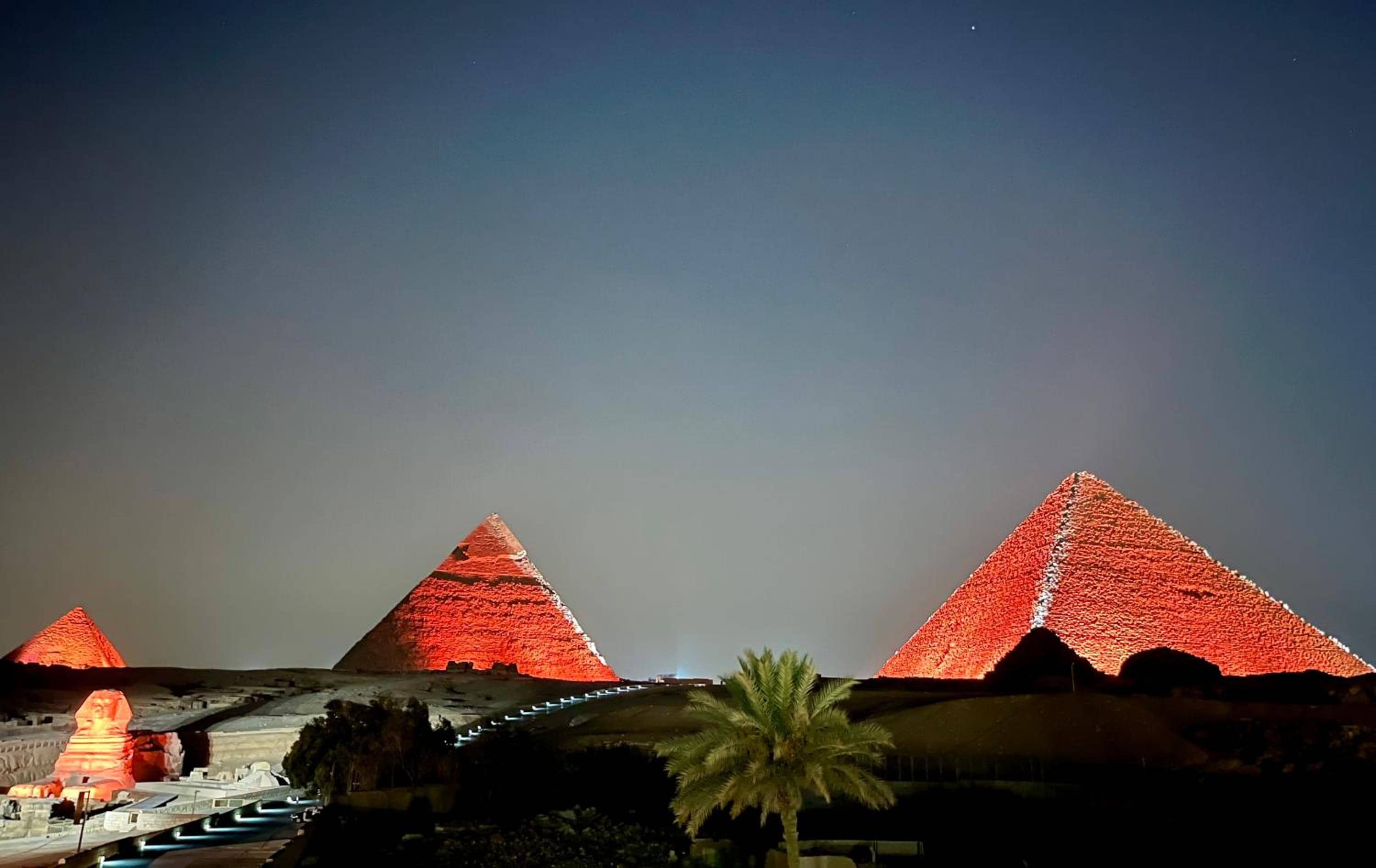 The Gate Hotel Front Pyramids & Sphinx View — 3