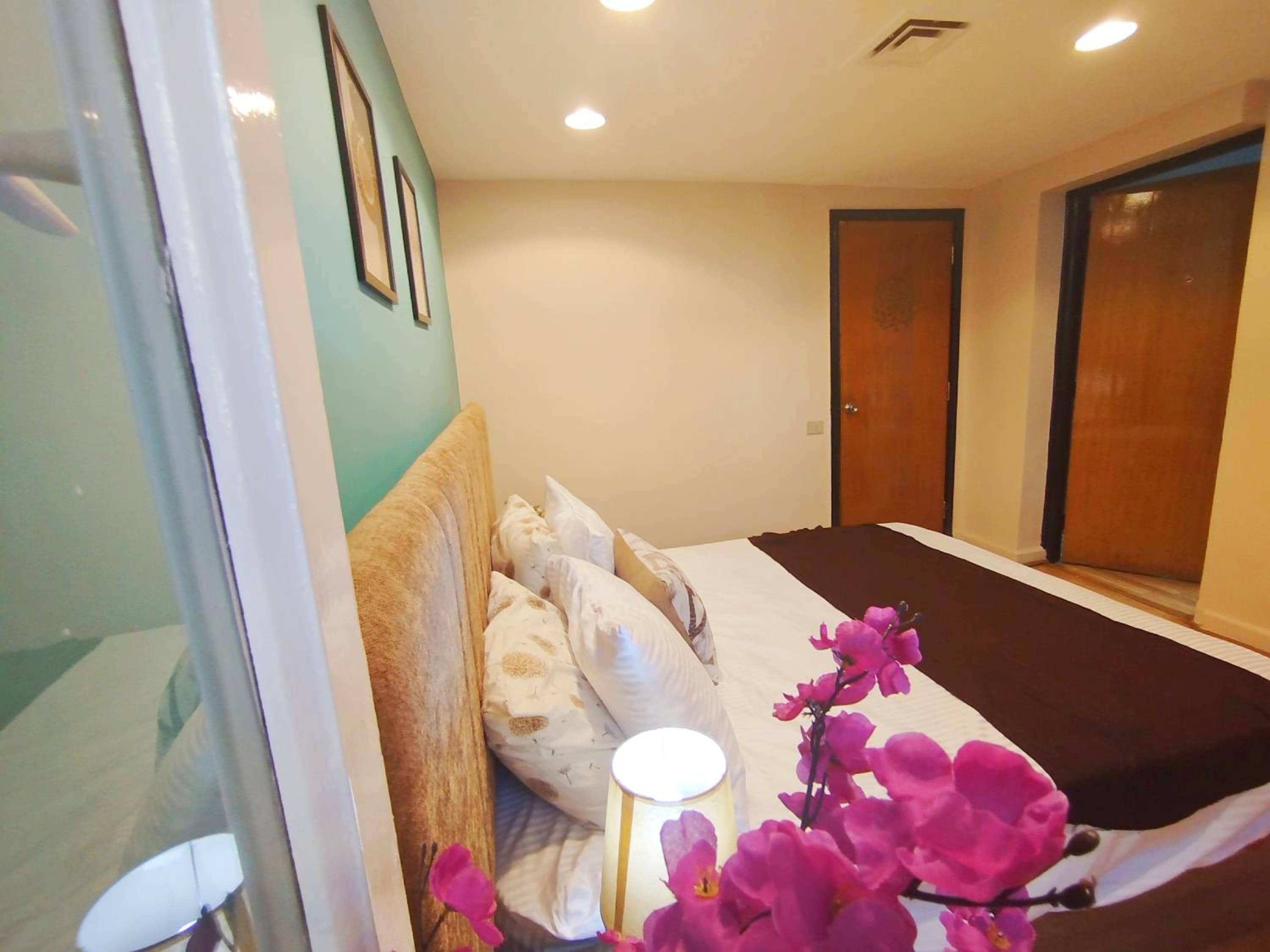 Garden City Apartment in Downtown Cairo — 2