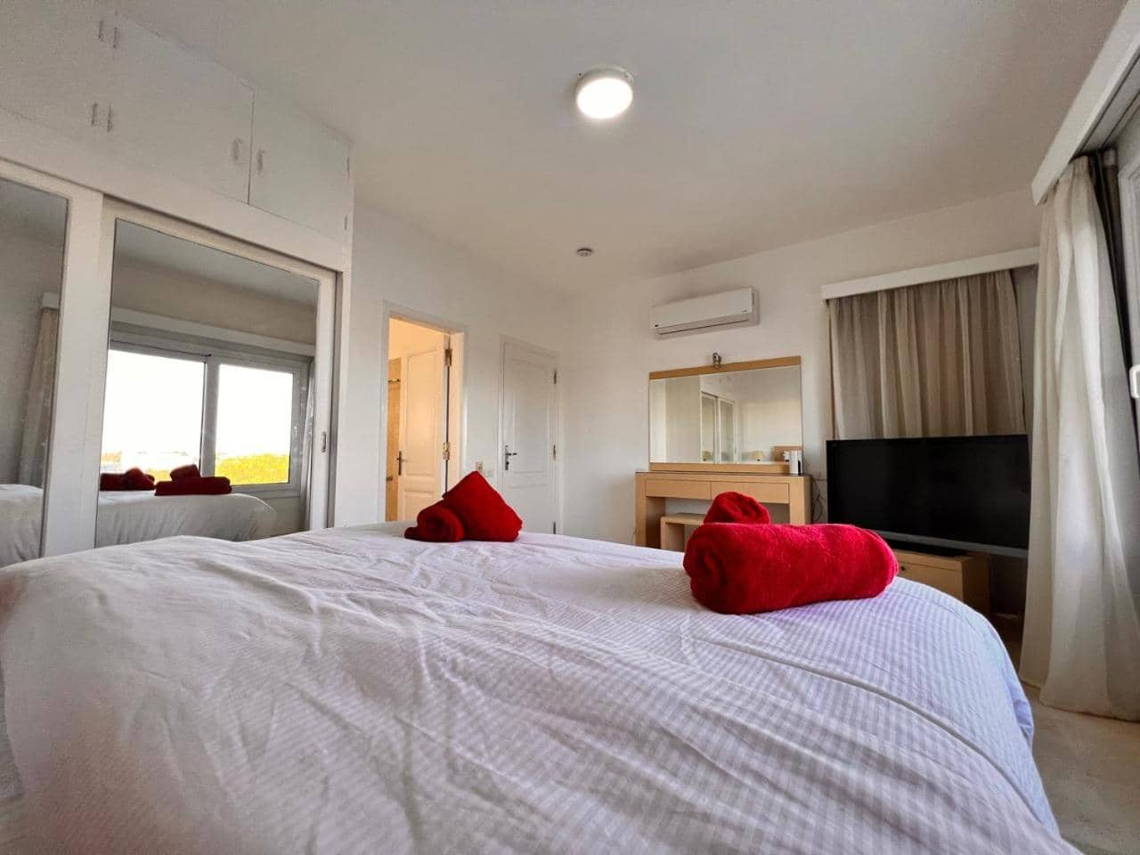 white villa 4 bedroom elgouna heated pool — 3