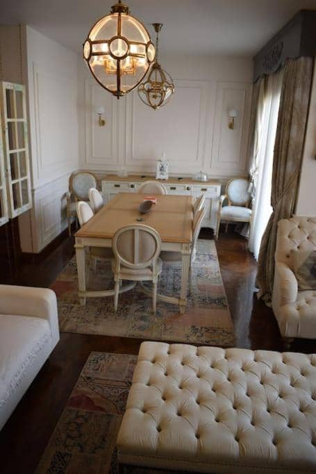 The White Pent ! — 4