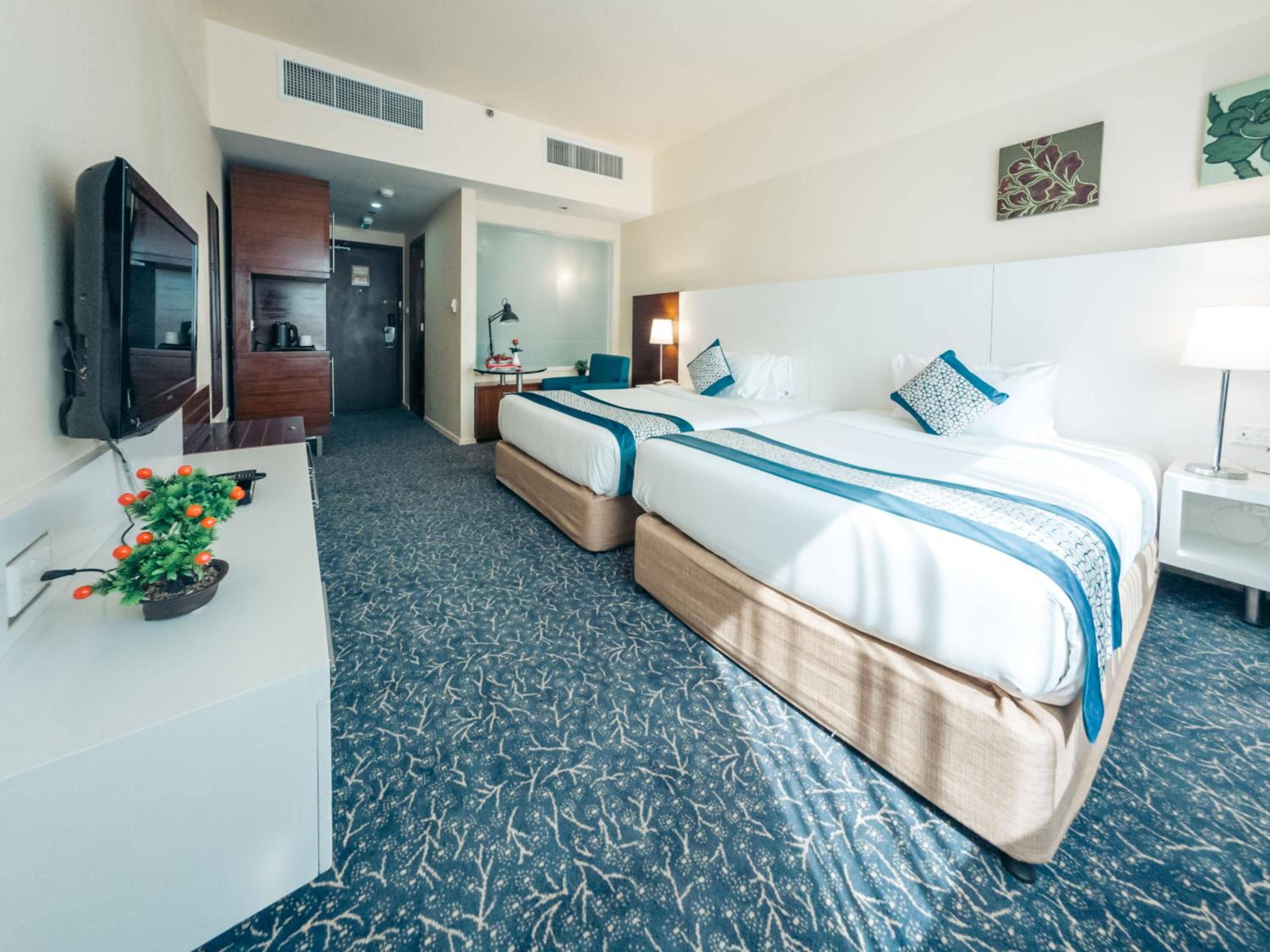 Stunning Ocean View 2 bedroom — 4