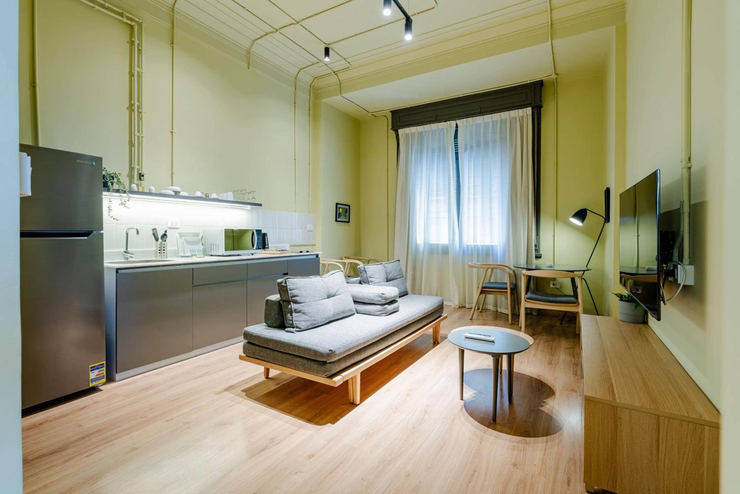 grey l studio apartments Downtown Alexandria Menasce House — 2