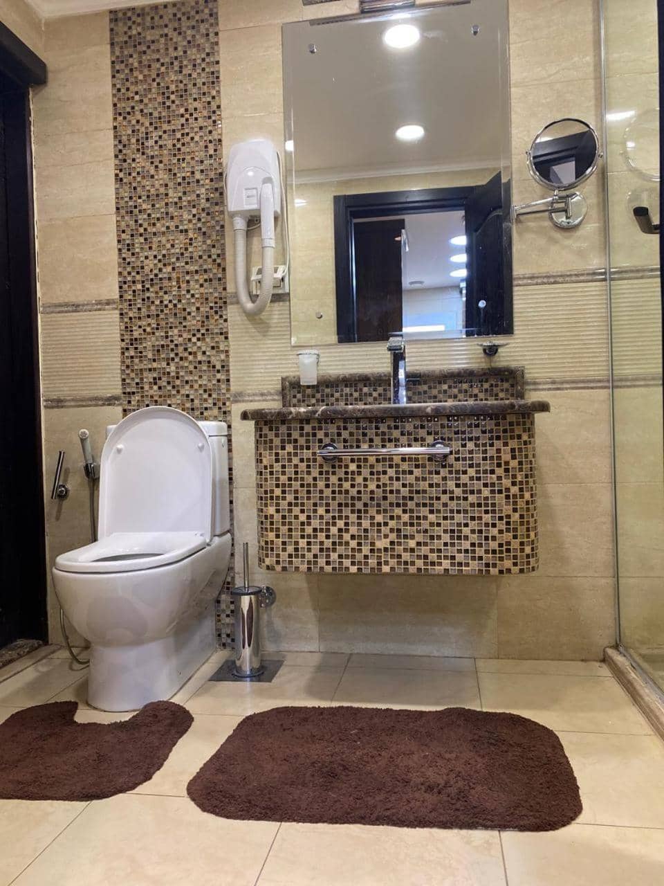 The Expert in Ocean Blue Near Airport - No Pool Access — 5