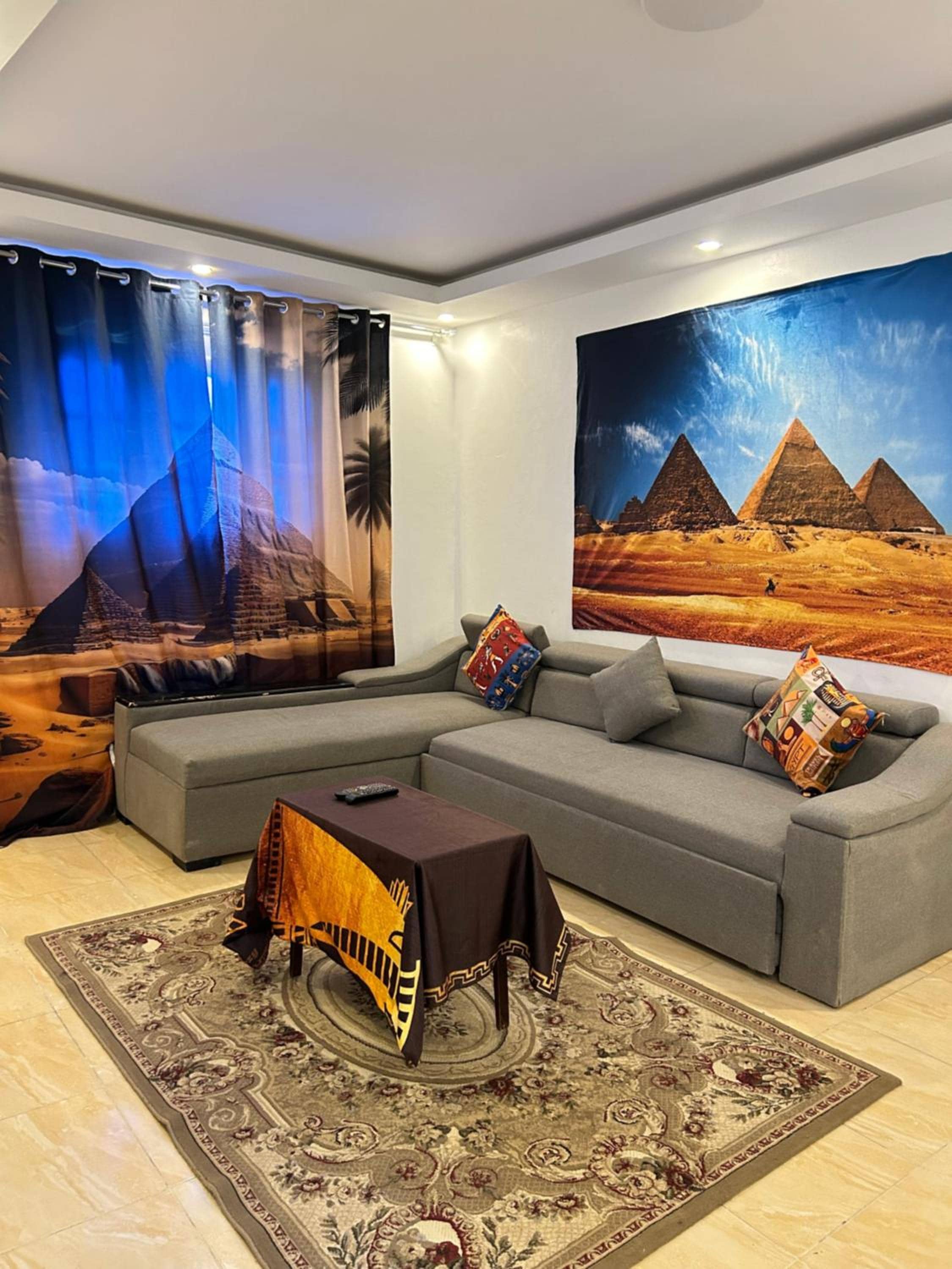 Loay pyramids inn
