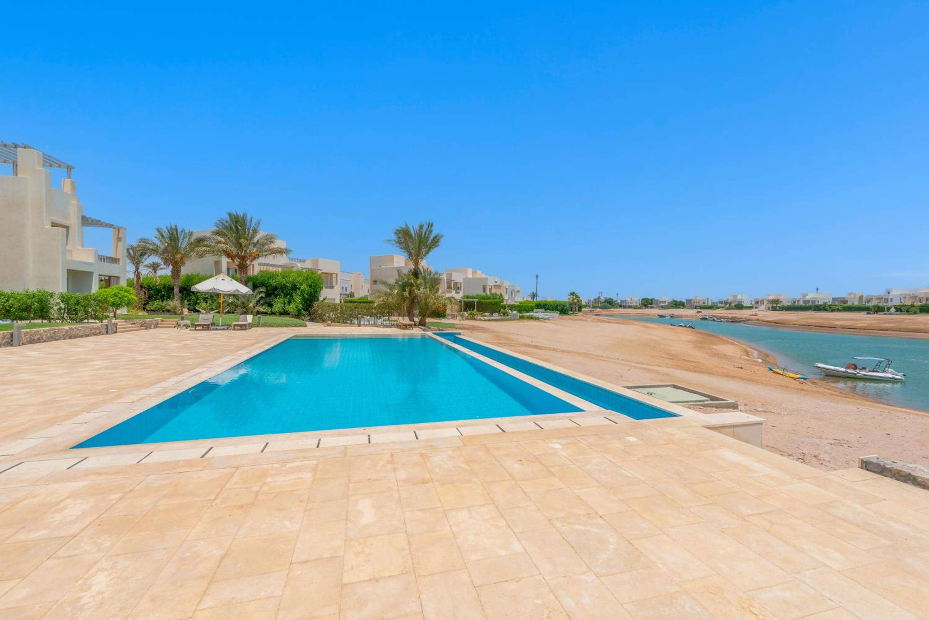 1-Bedroom Apartment in Joubal with nice Pool — 4