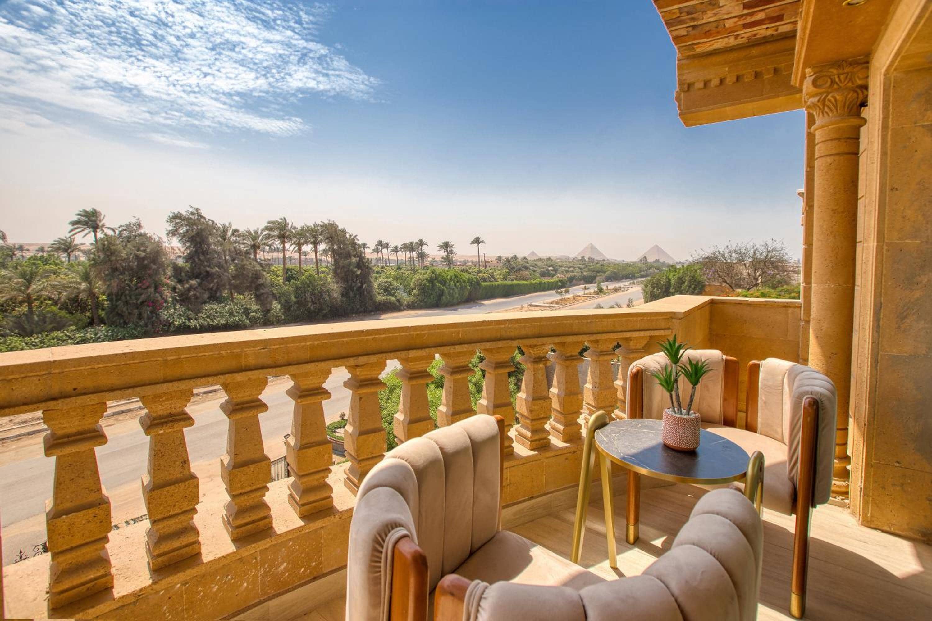 Pyramids sunrise inn — 2