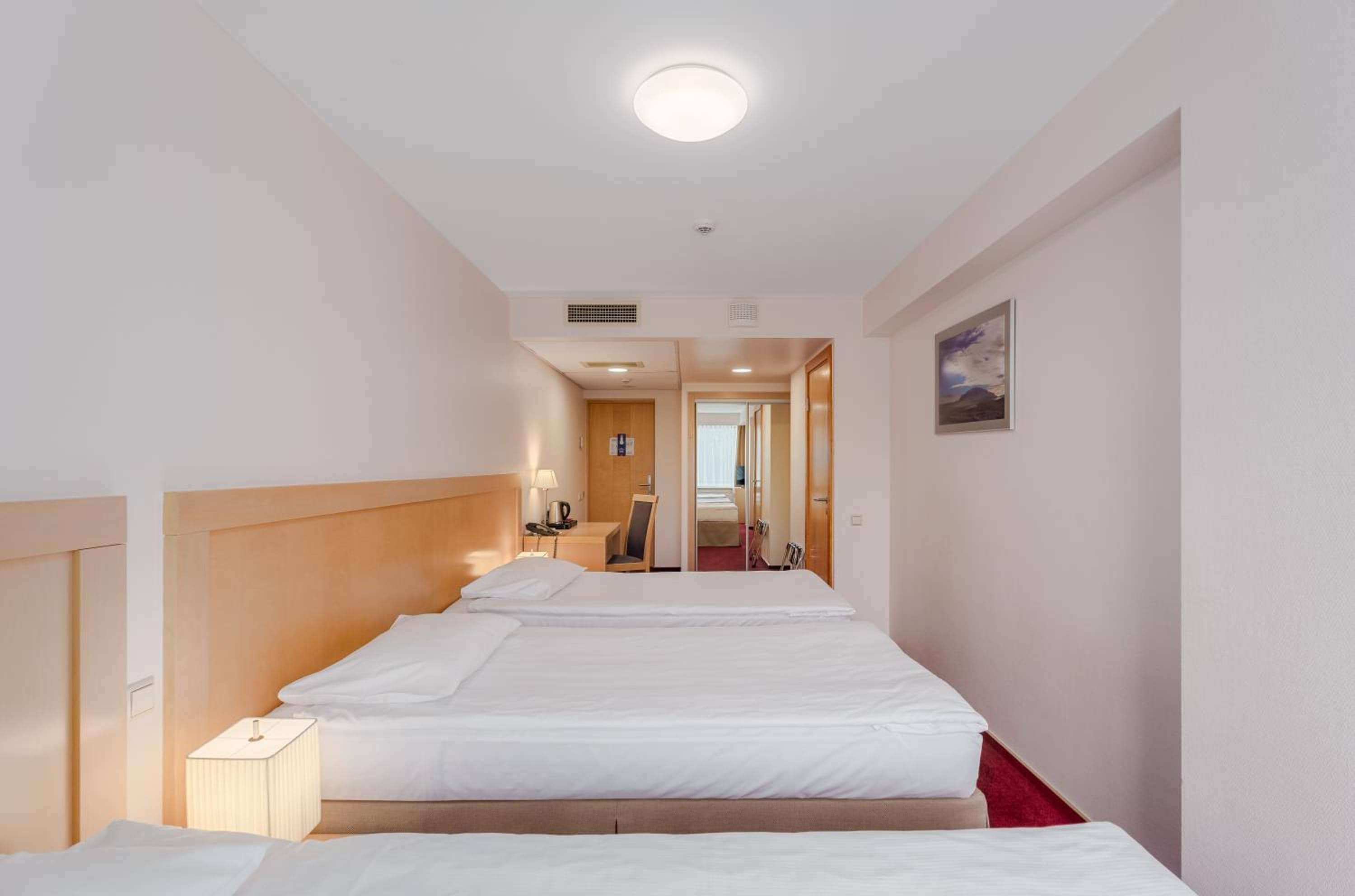 Riga Islande Hotel with FREE Parking — 4