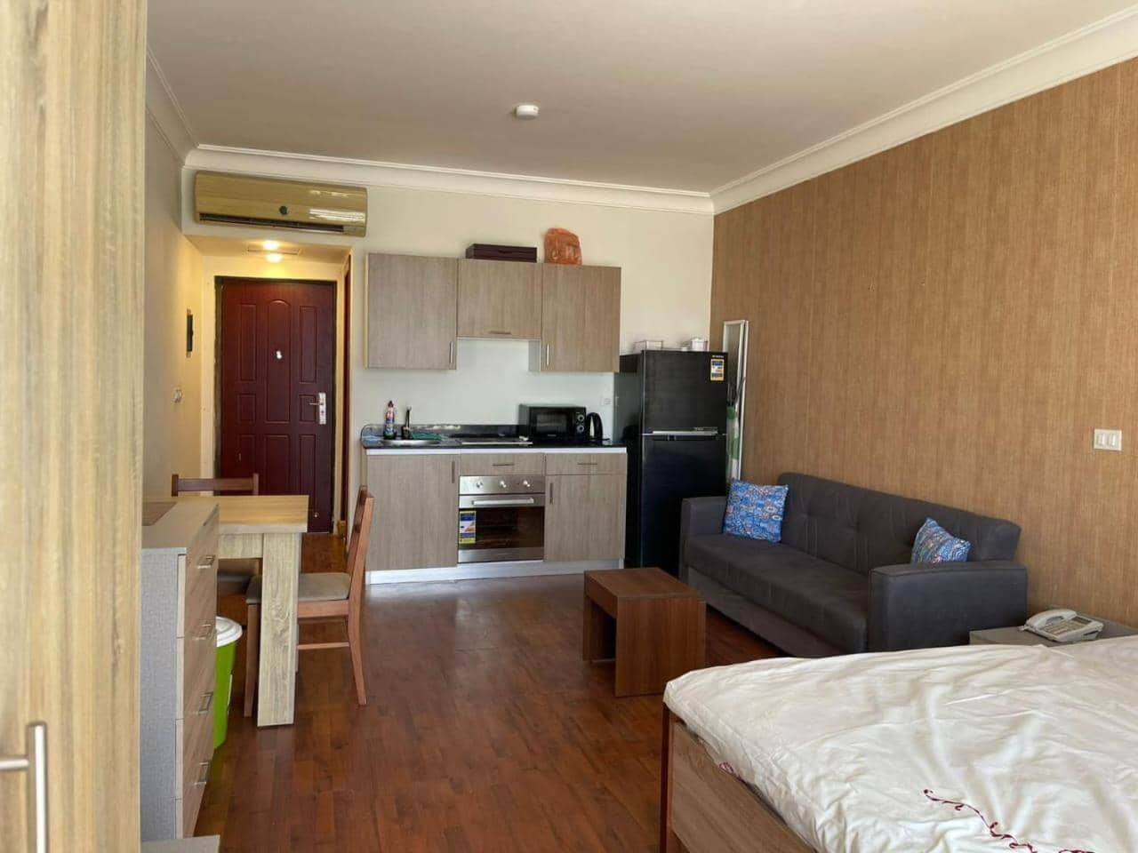 Studil for rent 206 hill — 2