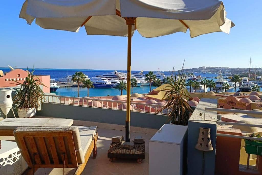 Sunny Sea View Studio Marina on private roof