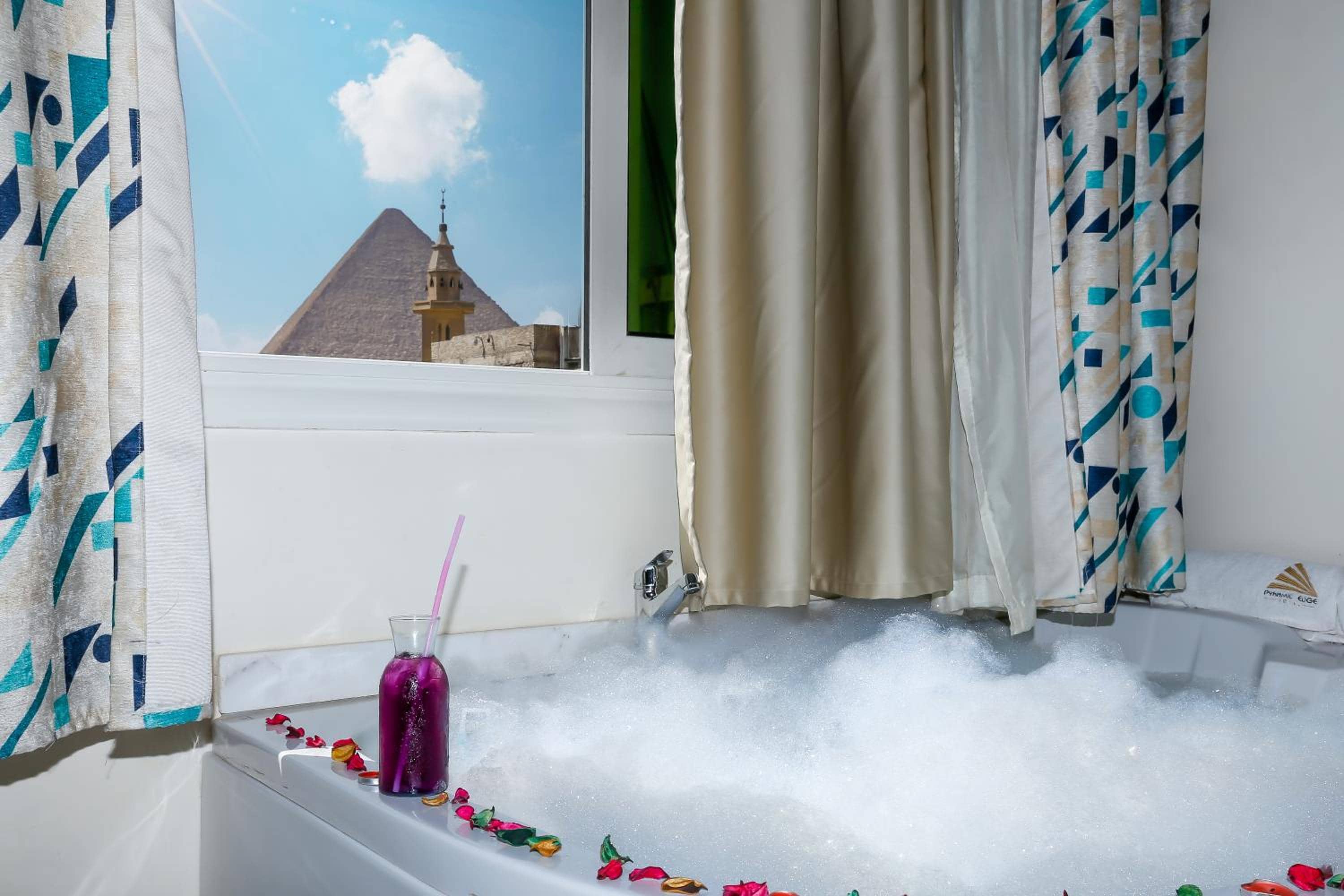 Pyramid Edge Hotel & Exclusive Pyramids View Rooftop — 3