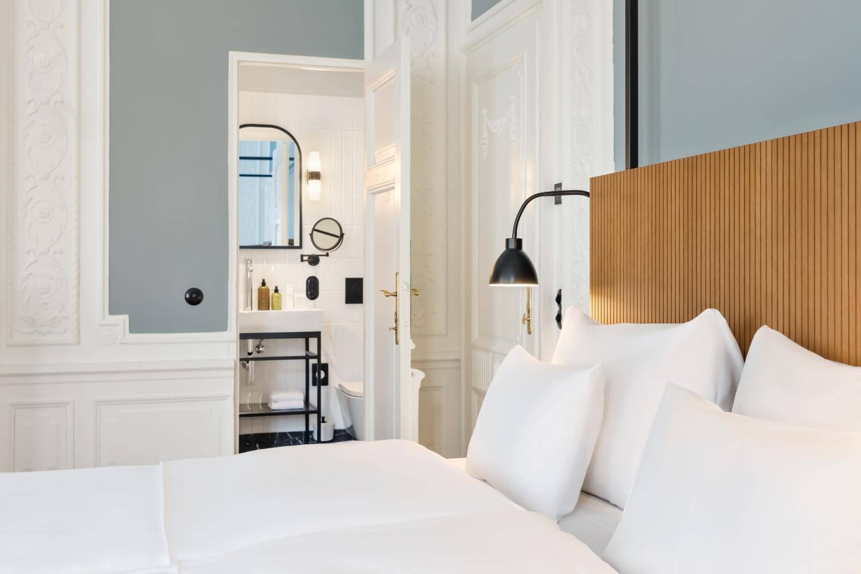 Hotel Astoria Vienna, Curio Collection by Hilton — 3