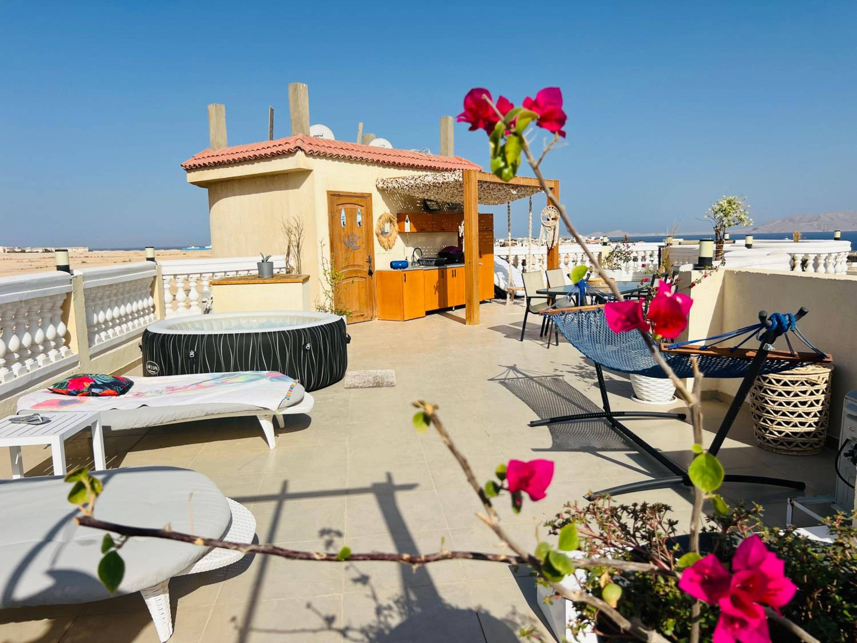 Private sea view Penthouse New apartment Pool and Jacuzzi in Montazah