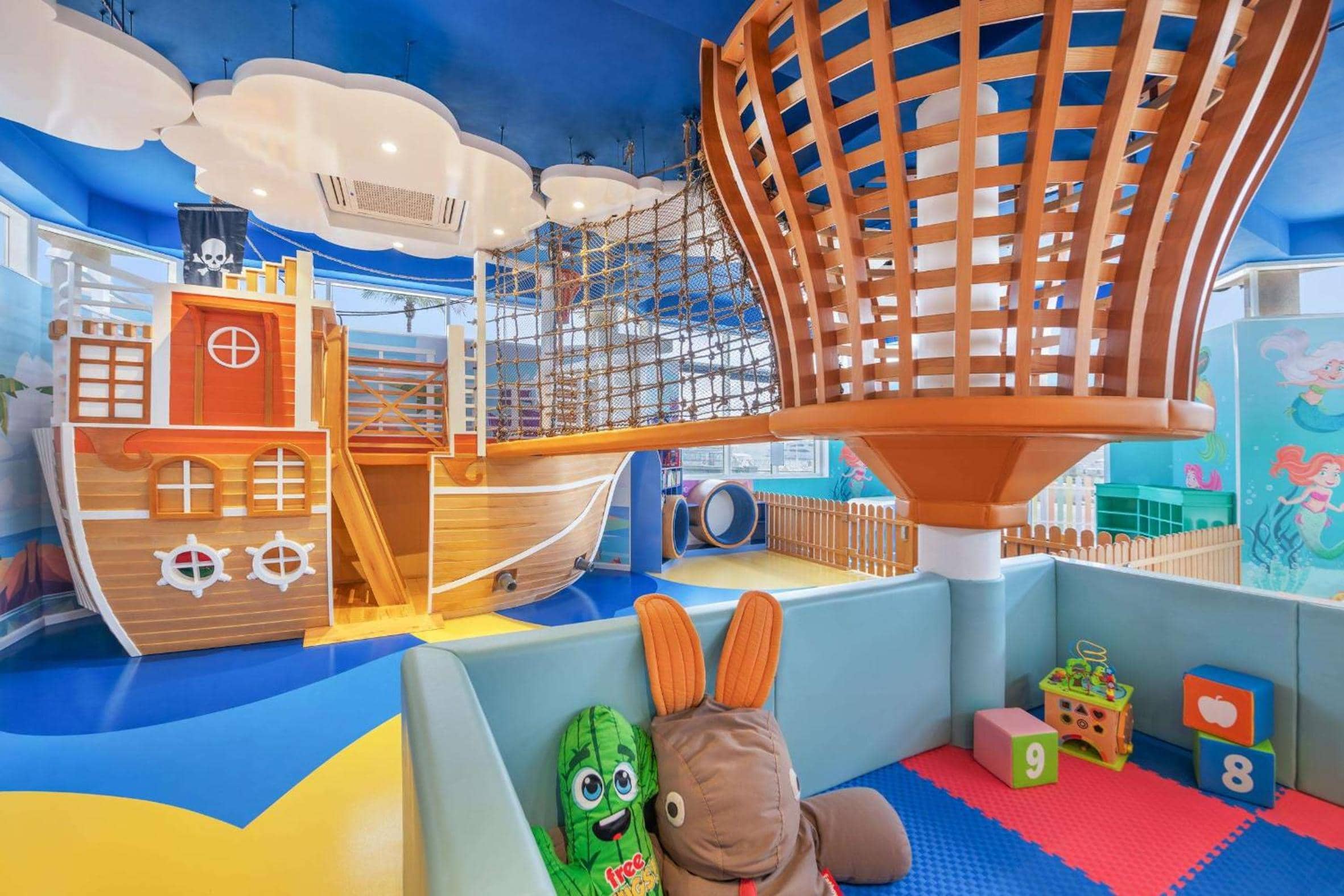 JA Beach Hotel, Dubai — 3