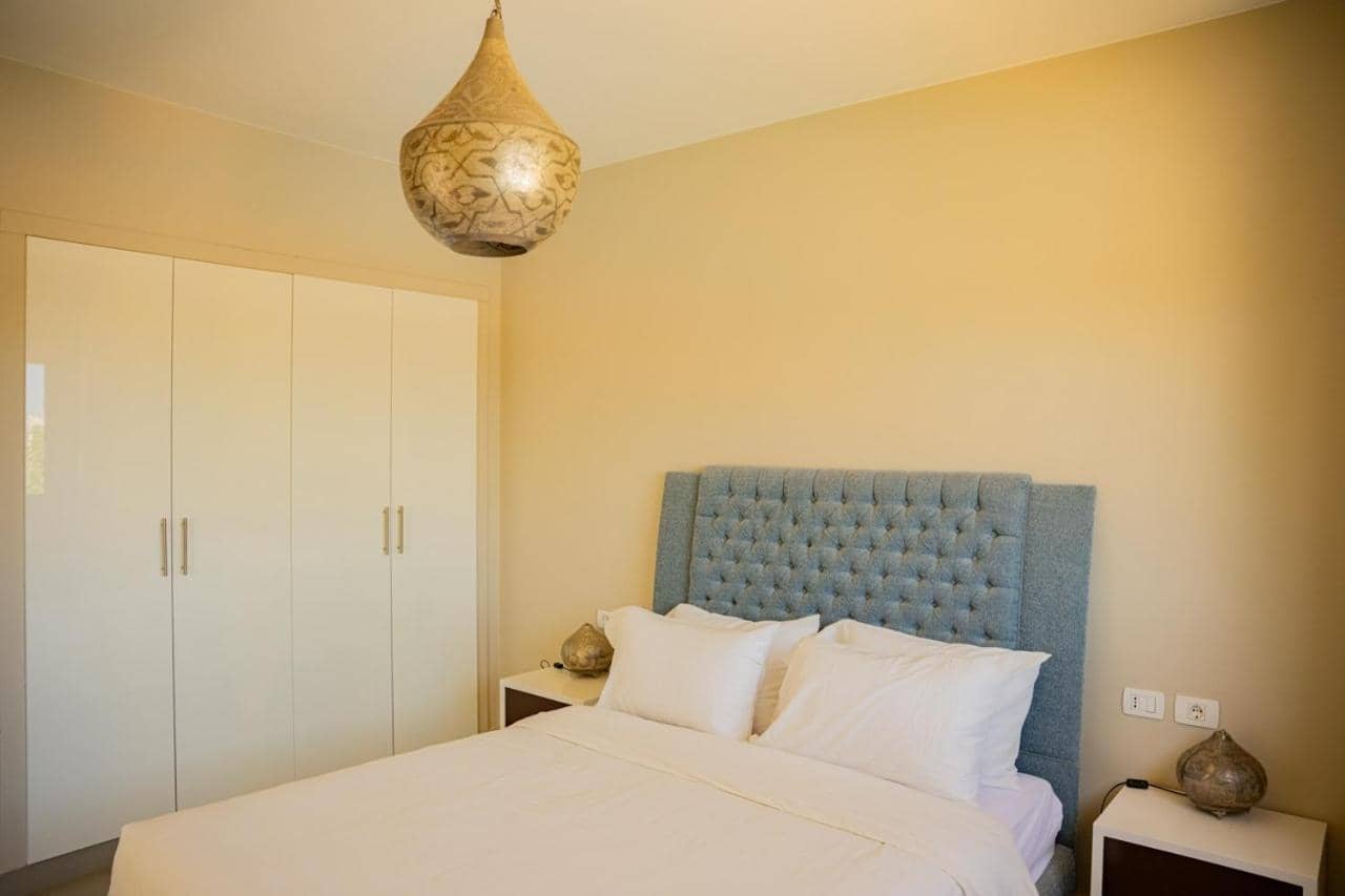 Nayah Stays, Joubal Lagoons flowery apartment
